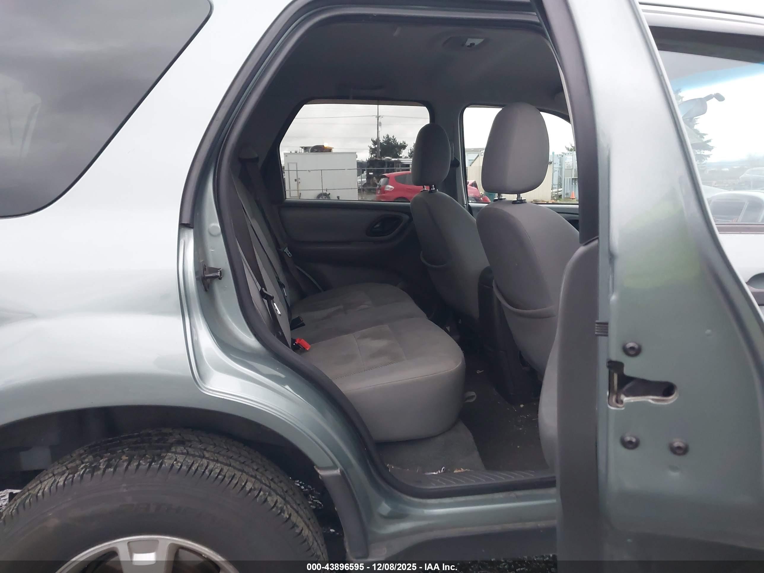 FORD ESCAPE image 8