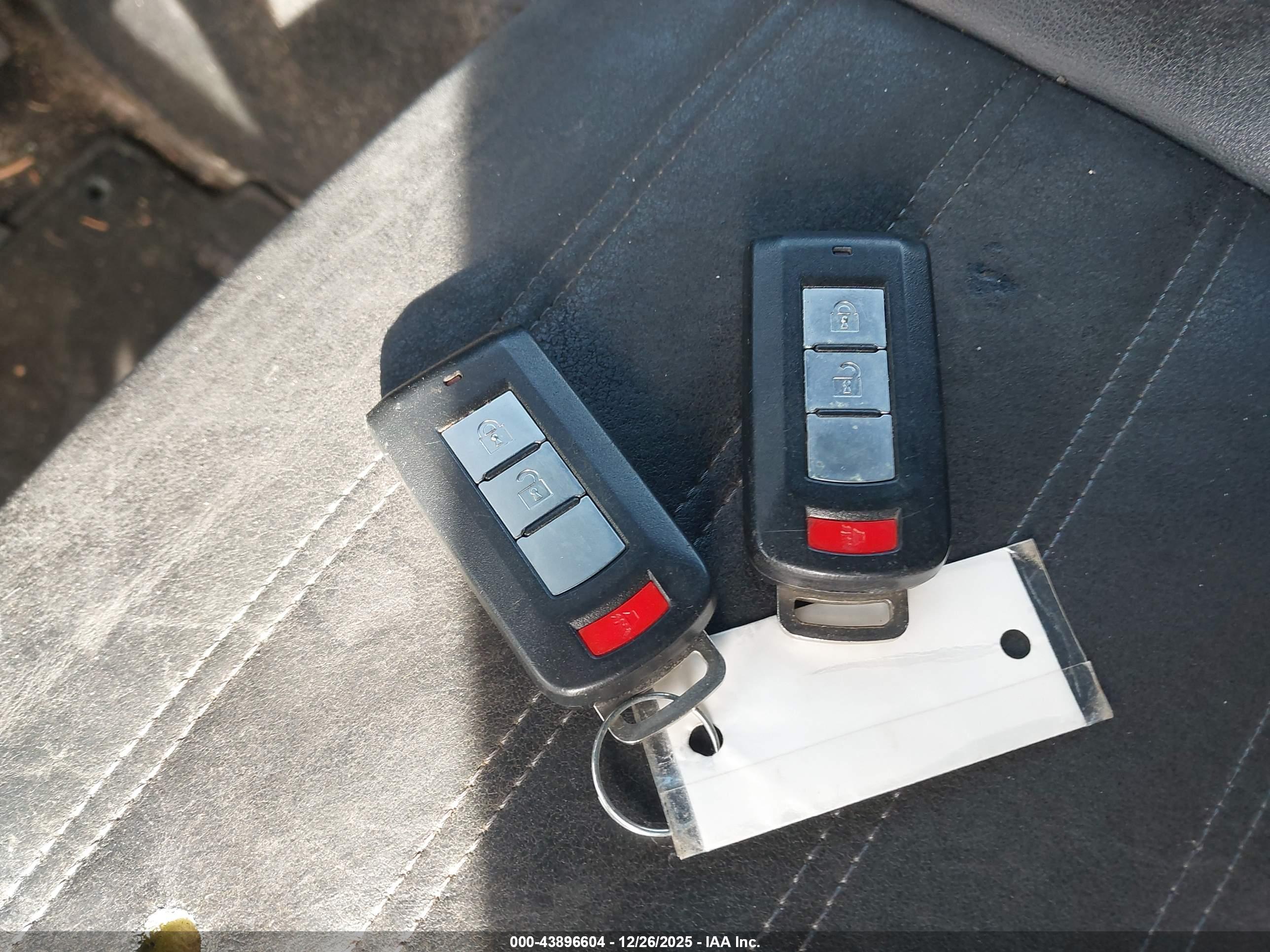 MITSUBISHI OUTLANDER image 11