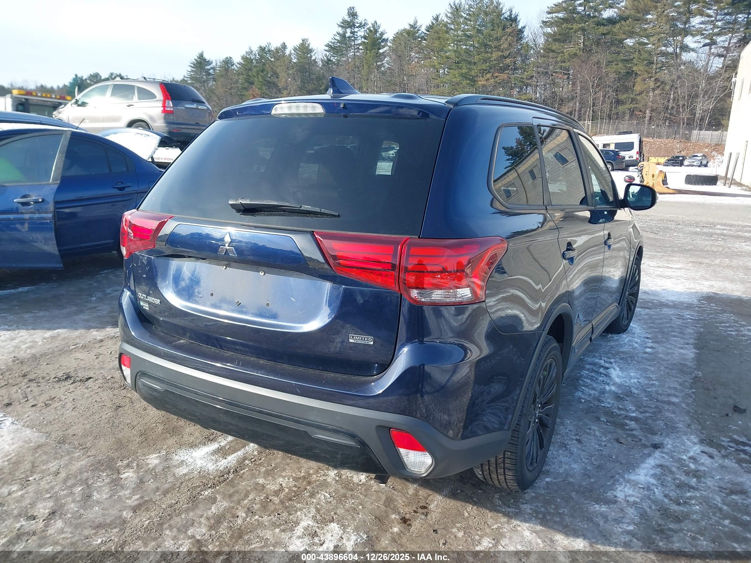 MITSUBISHI OUTLANDER image 4