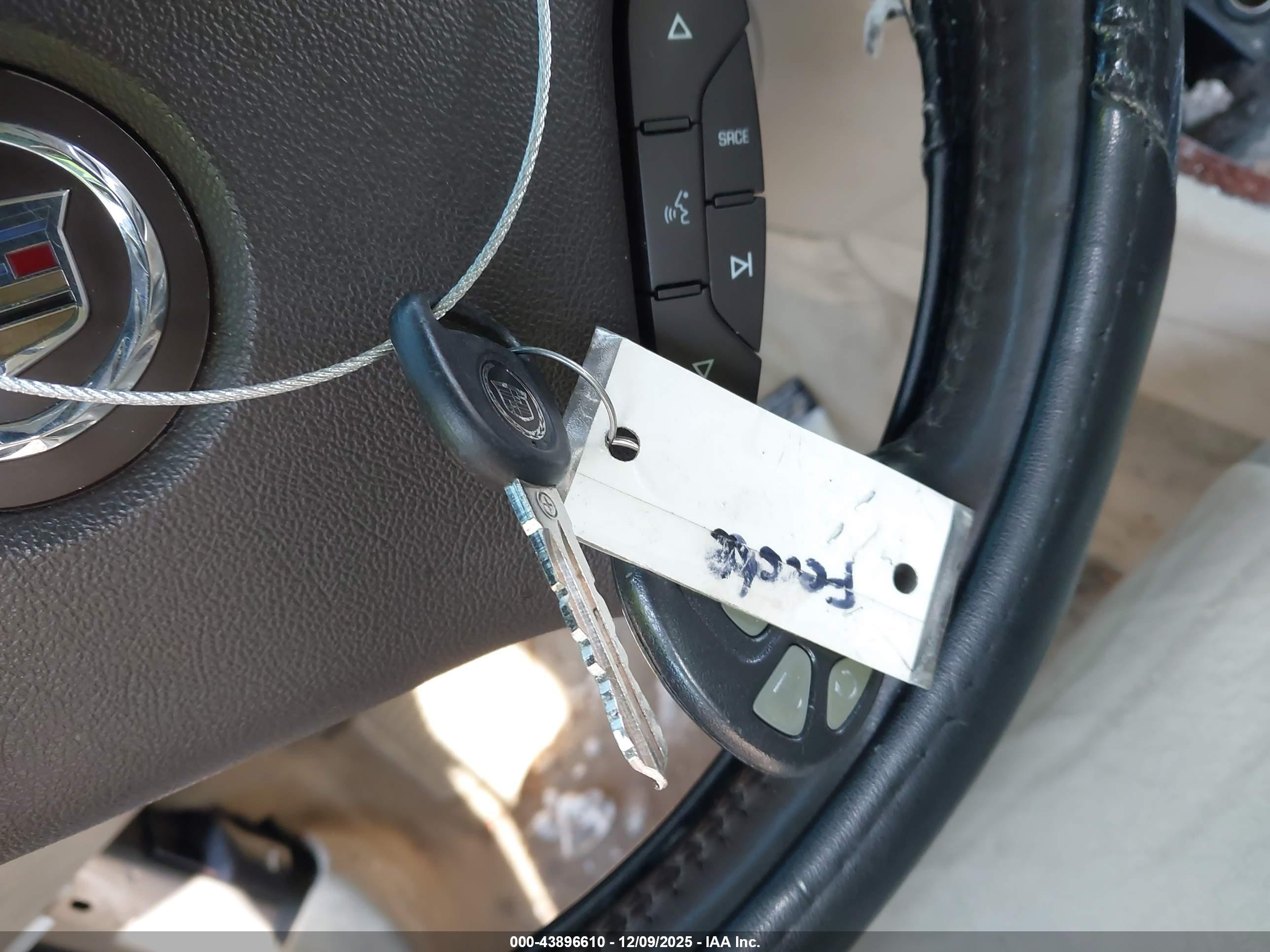 CADILLAC DTS image 11