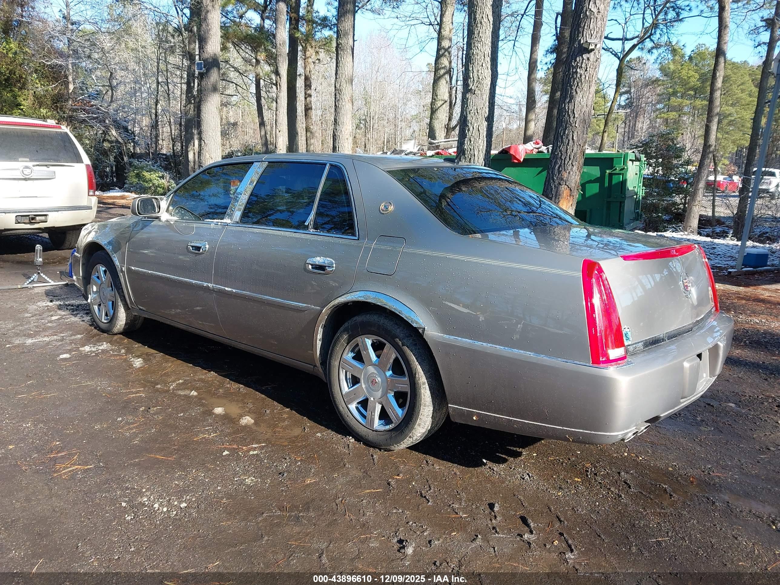 CADILLAC DTS image 3