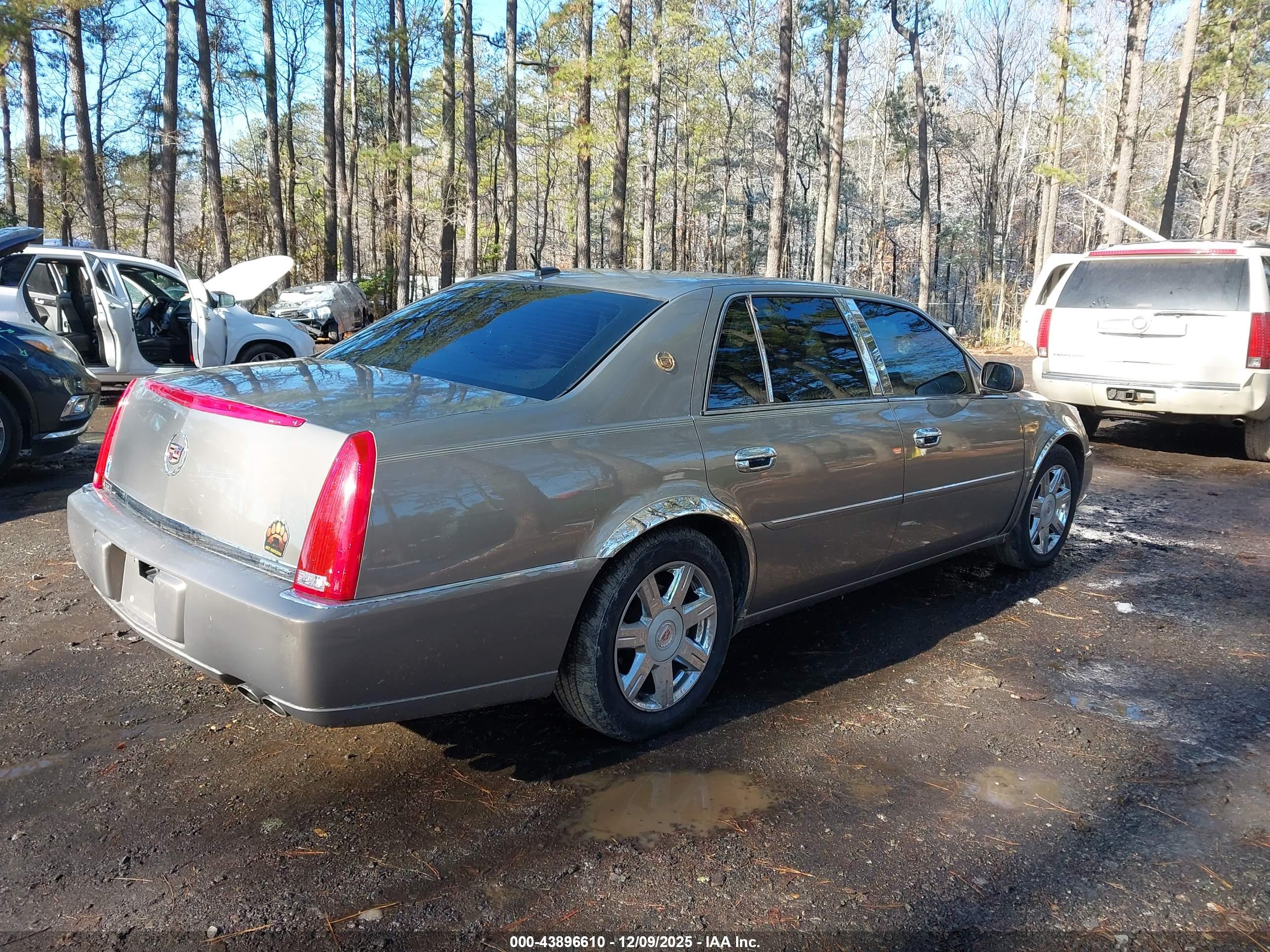 CADILLAC DTS image 4