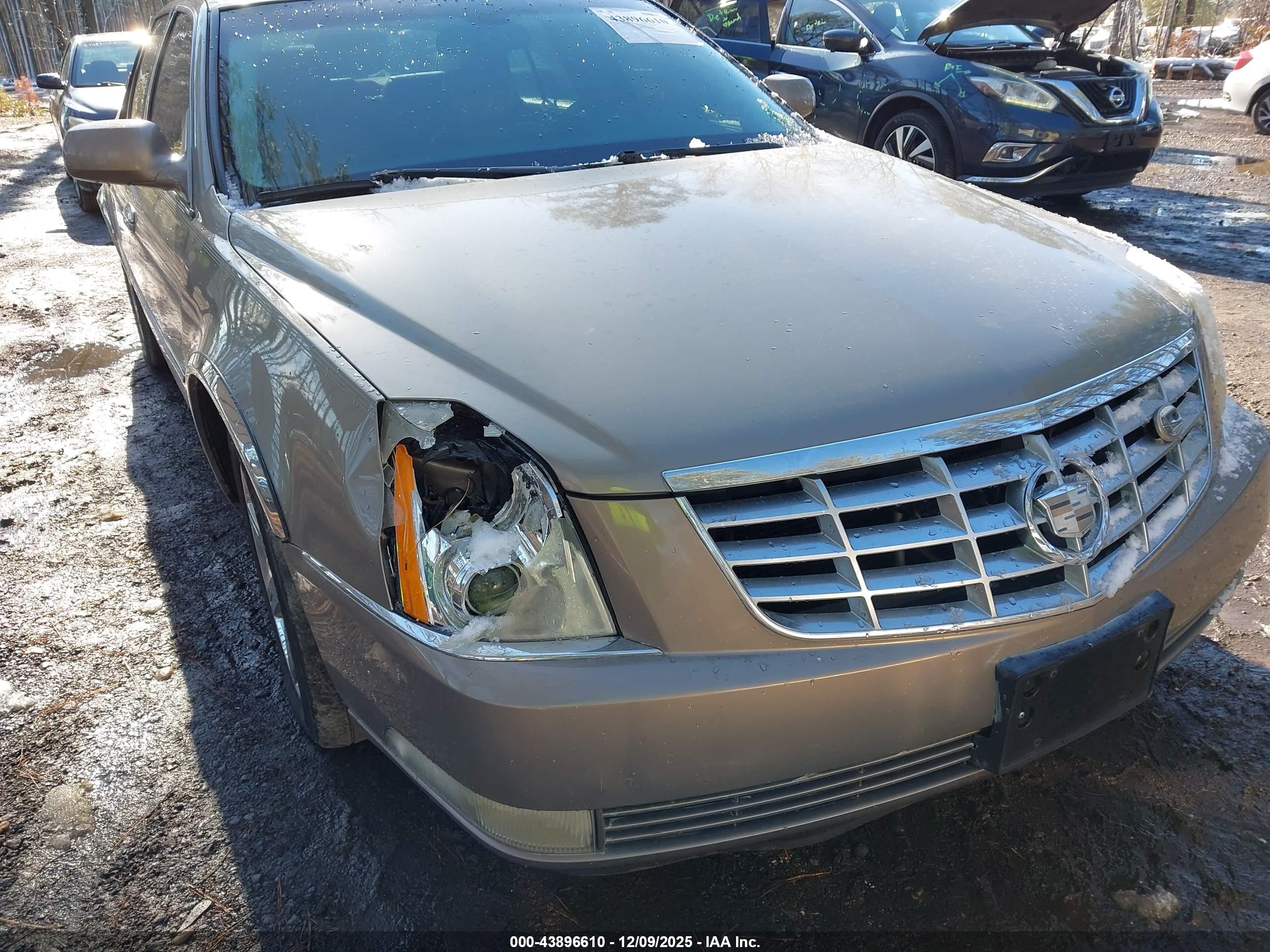CADILLAC DTS image 6