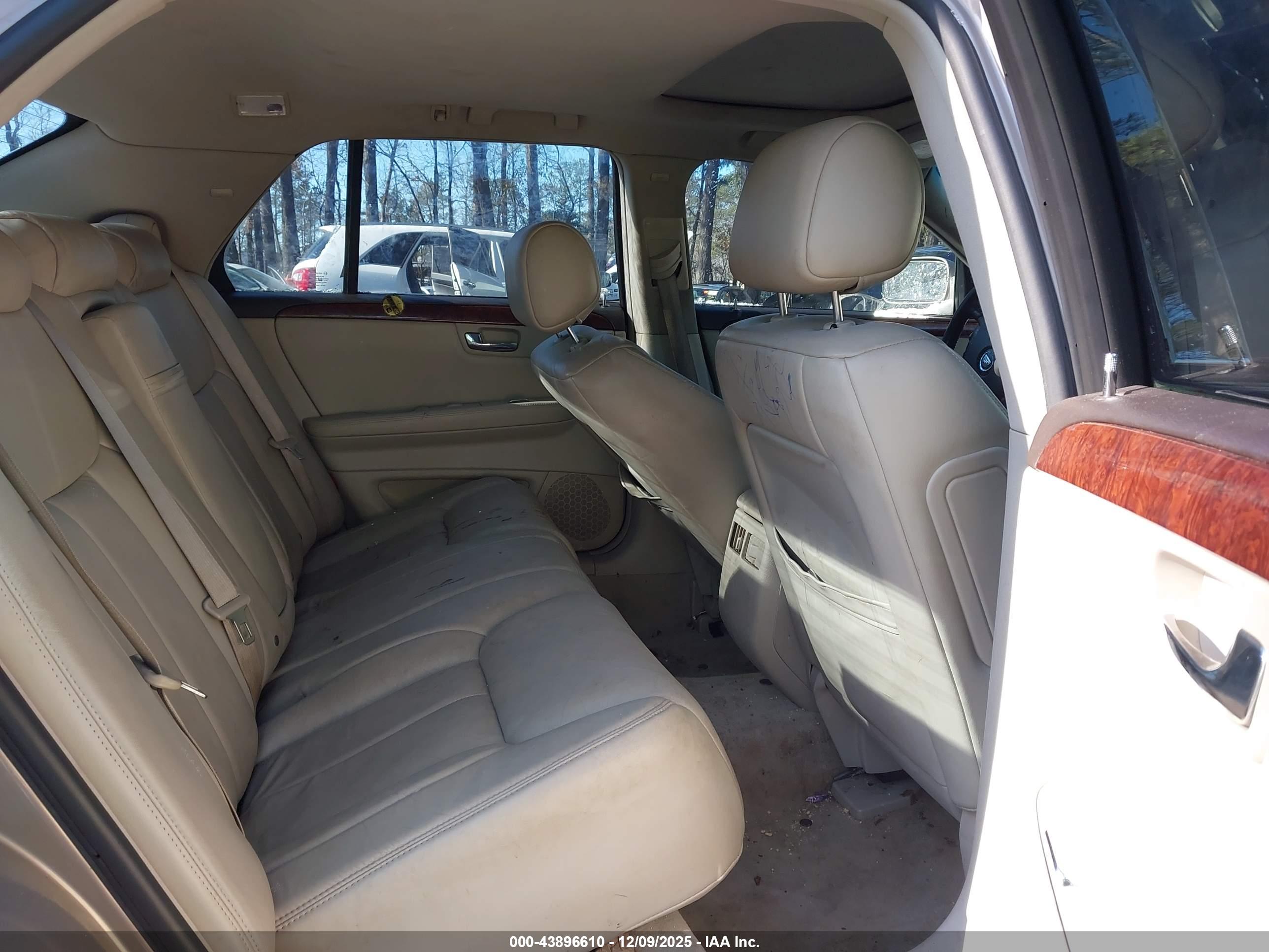 CADILLAC DTS image 8