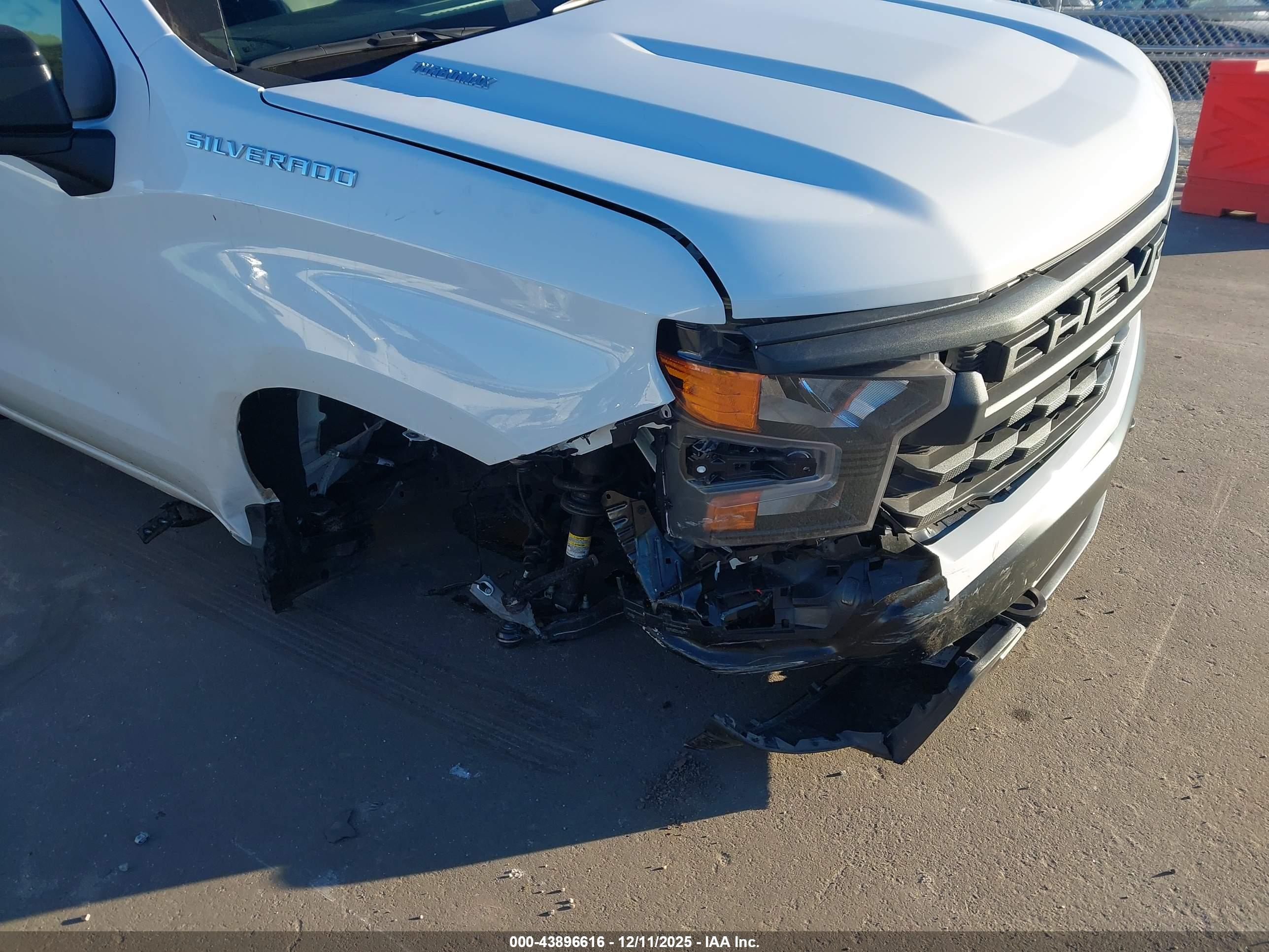 CHEVROLET SILVERADO image 6