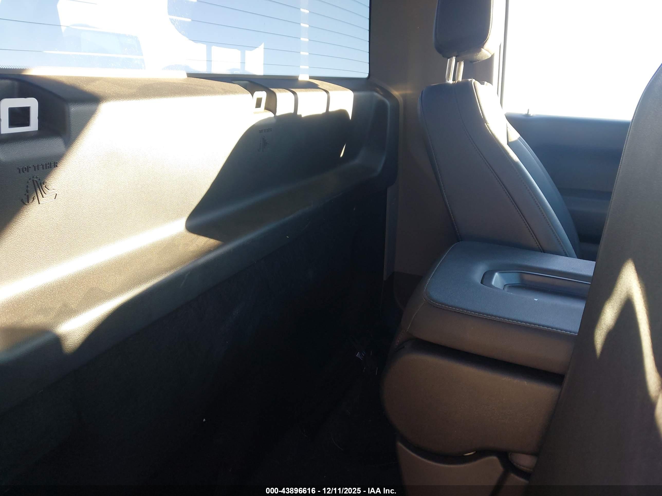 CHEVROLET SILVERADO image 8