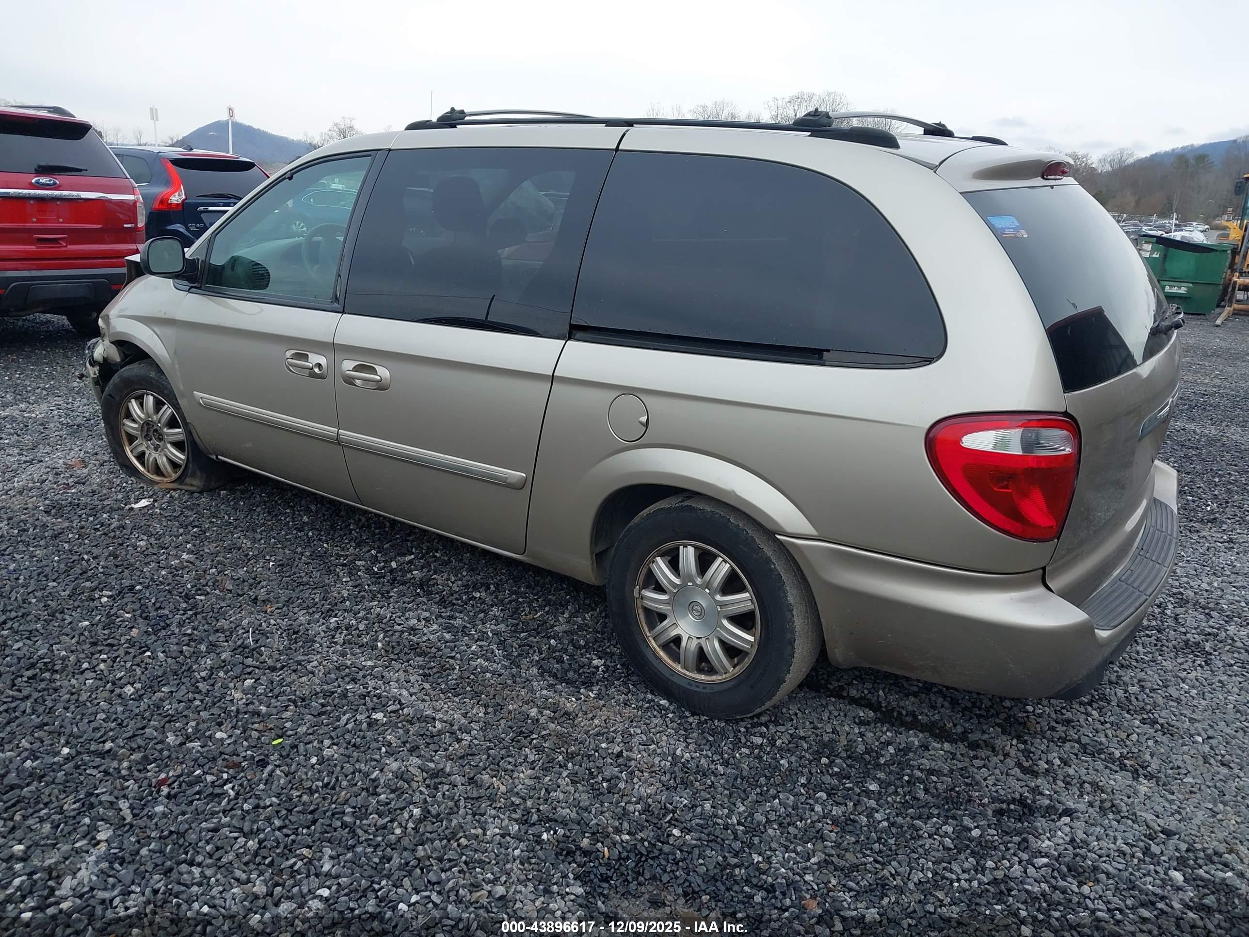 CHRYSLER TOWN image 3