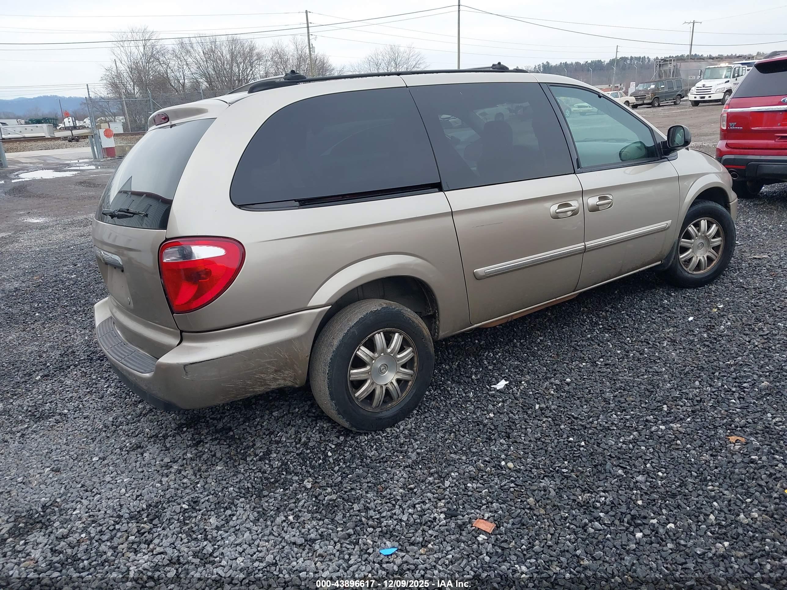 CHRYSLER TOWN image 4