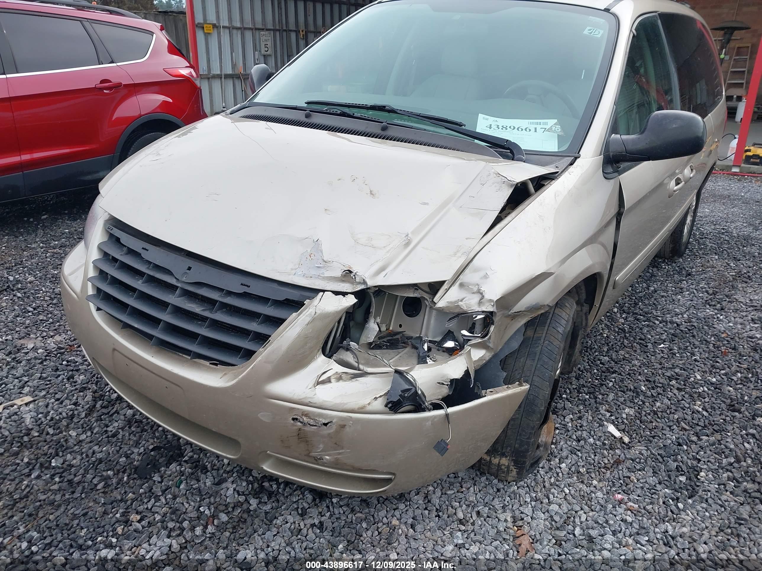 CHRYSLER TOWN image 6