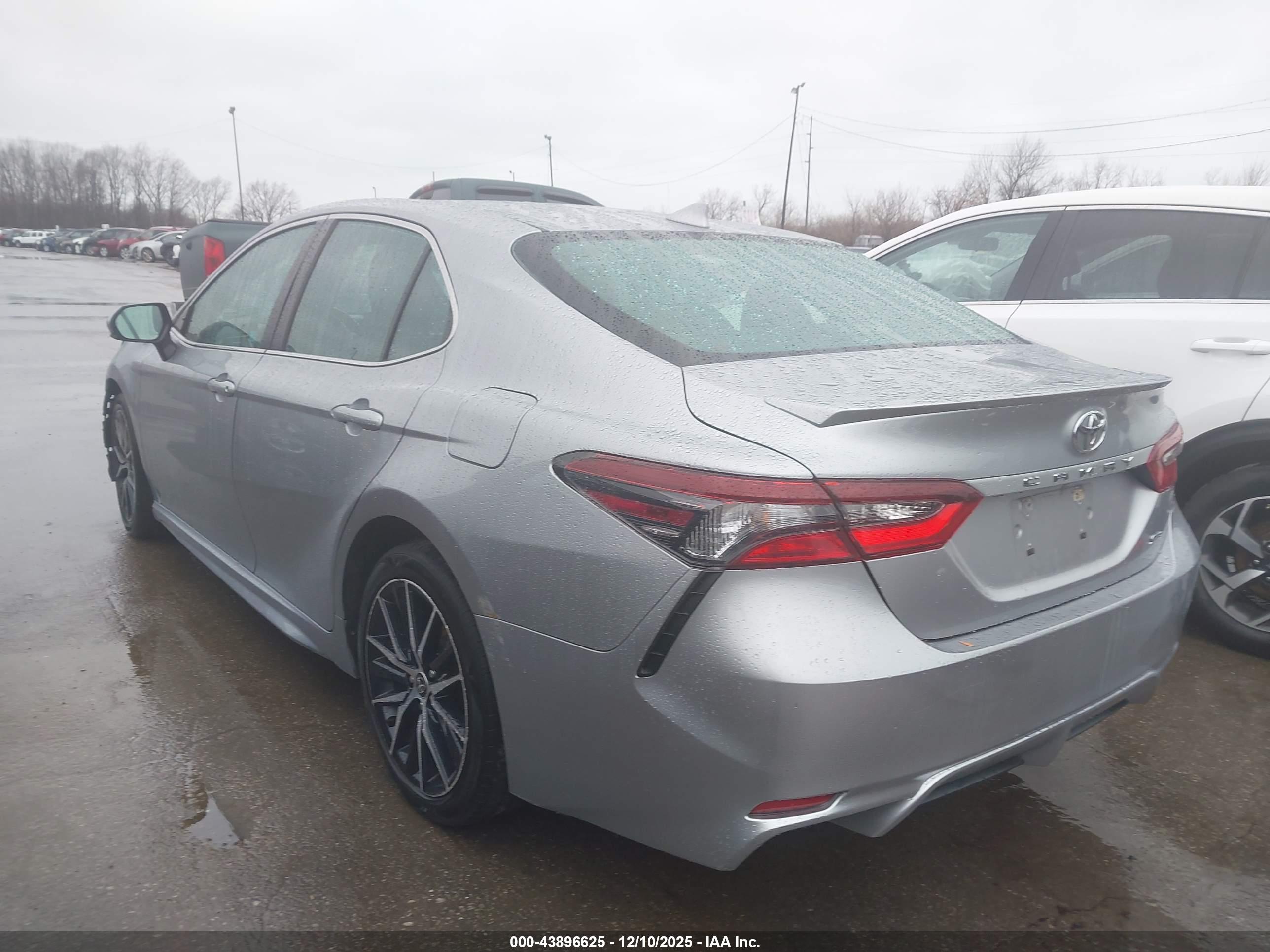 TOYOTA CAMRY image 3