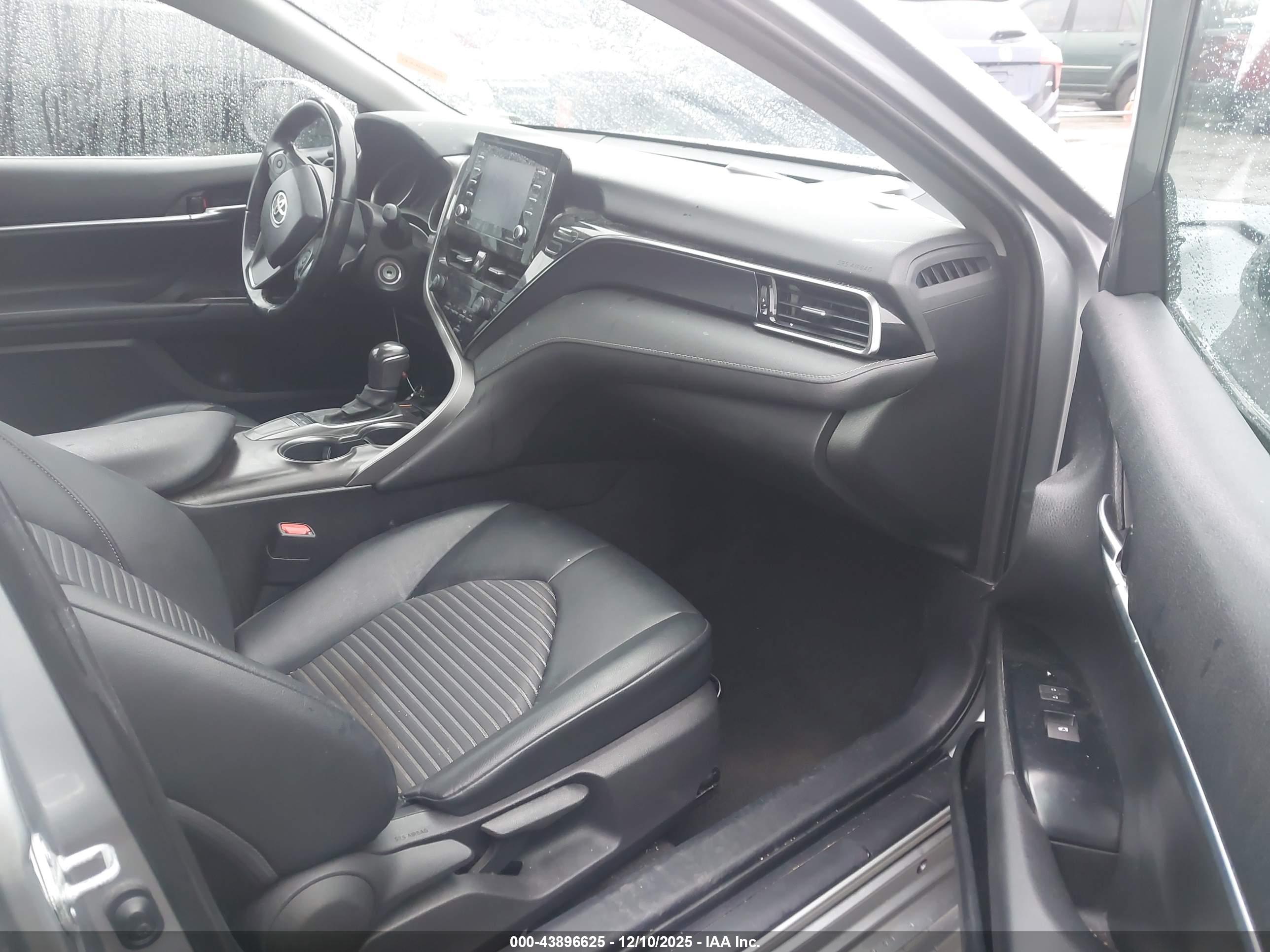 TOYOTA CAMRY image 5