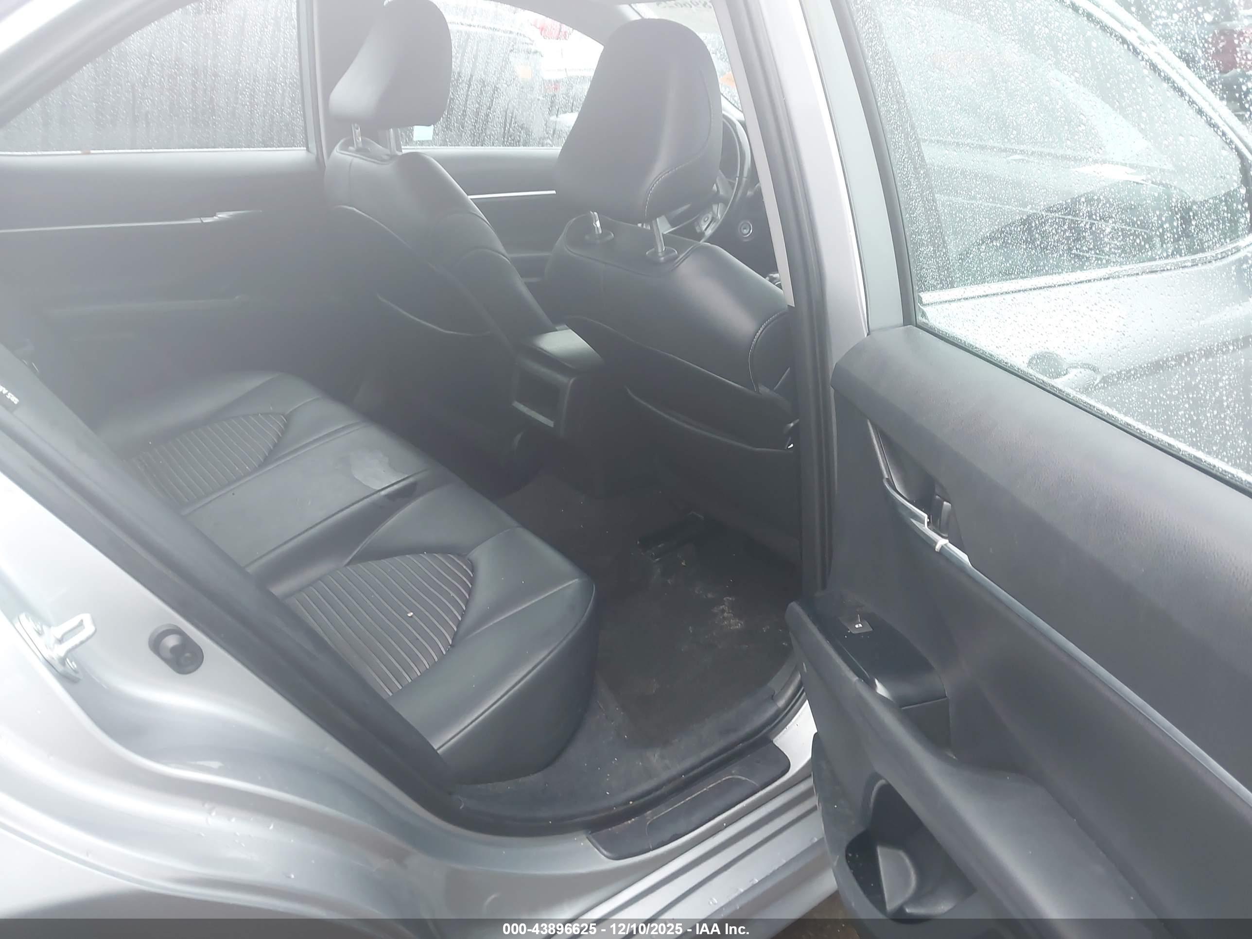 TOYOTA CAMRY image 8