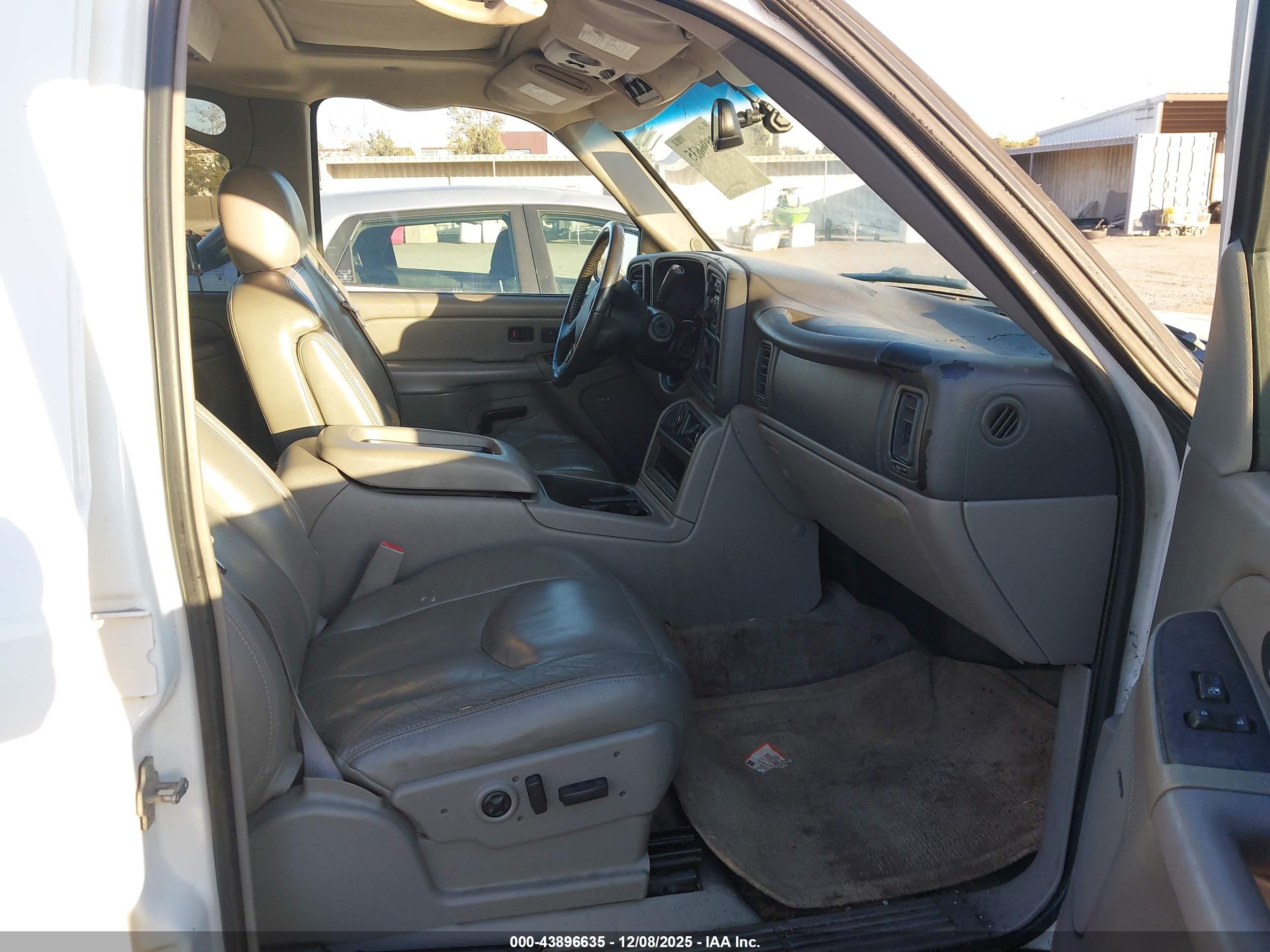 CHEVROLET TAHOE image 5