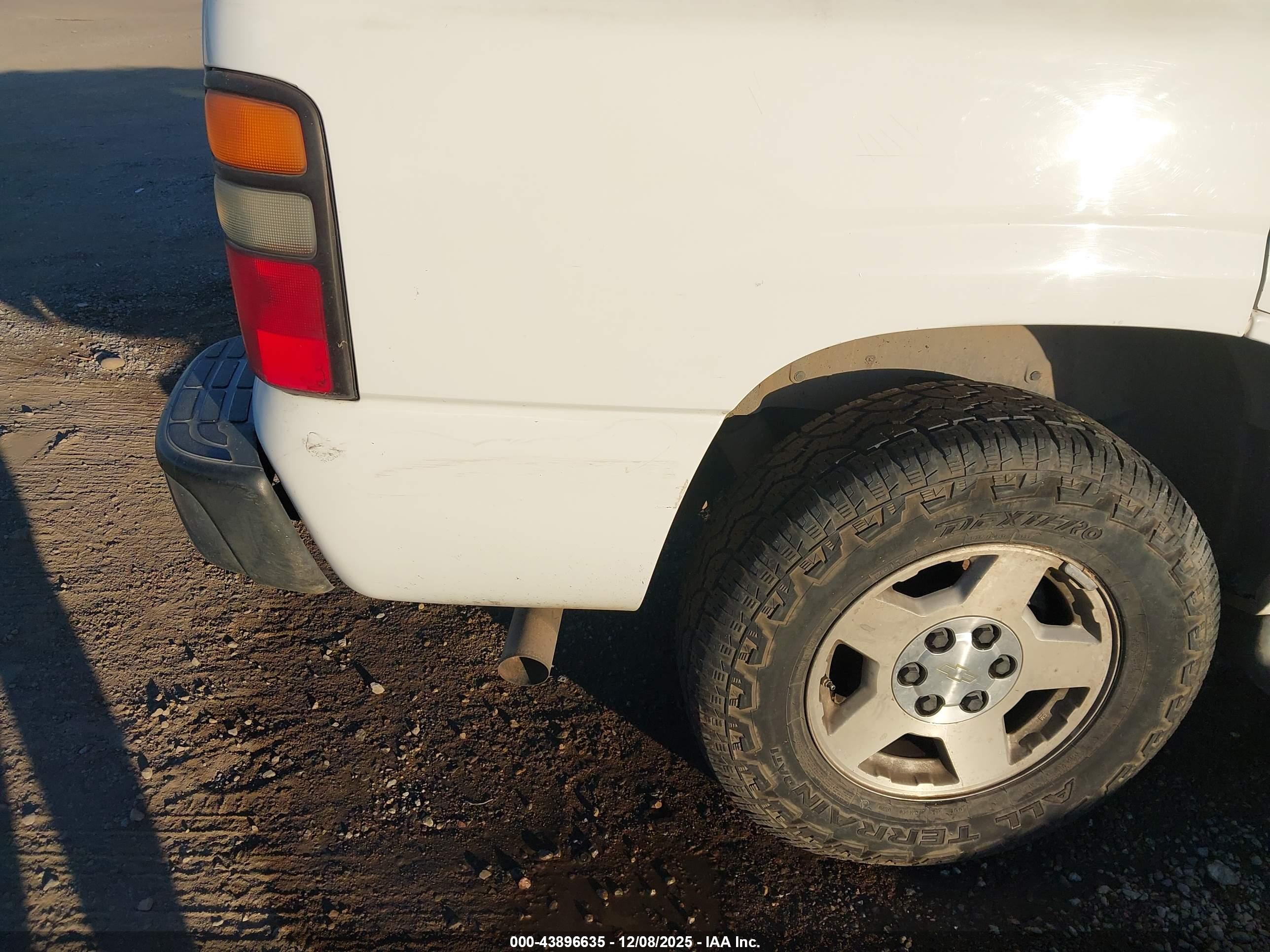 CHEVROLET TAHOE image 6