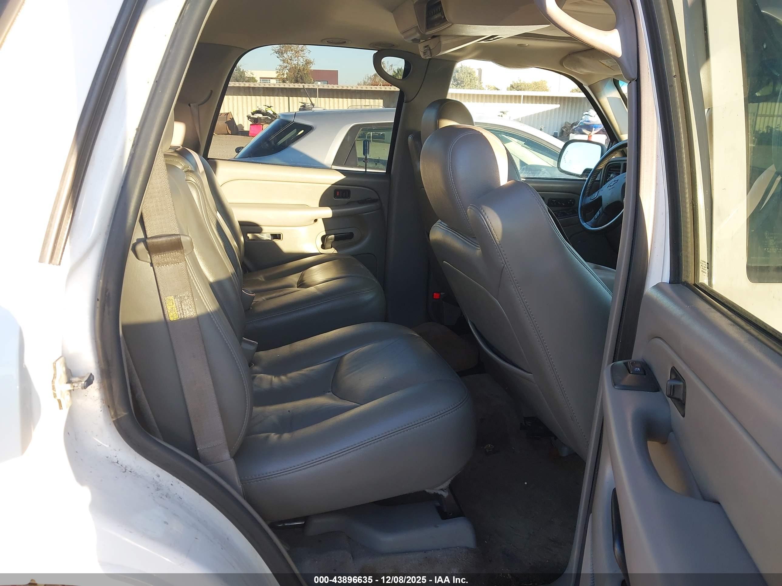 CHEVROLET TAHOE image 8