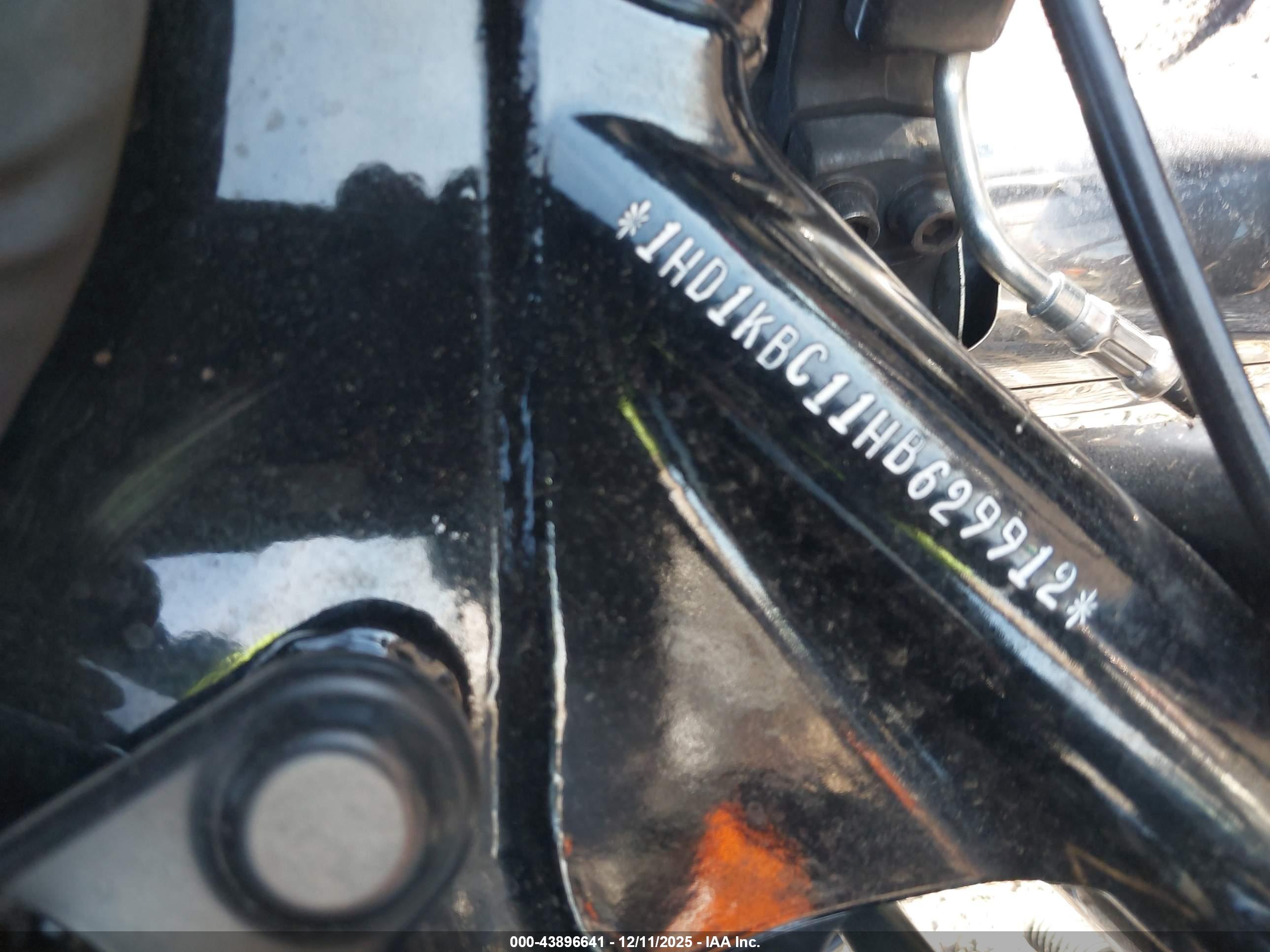 HARLEY-DAVIDSON FLHX image 10