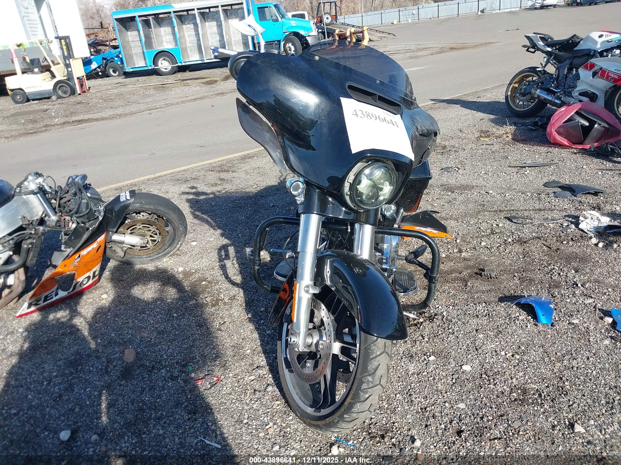 HARLEY-DAVIDSON FLHX image 5