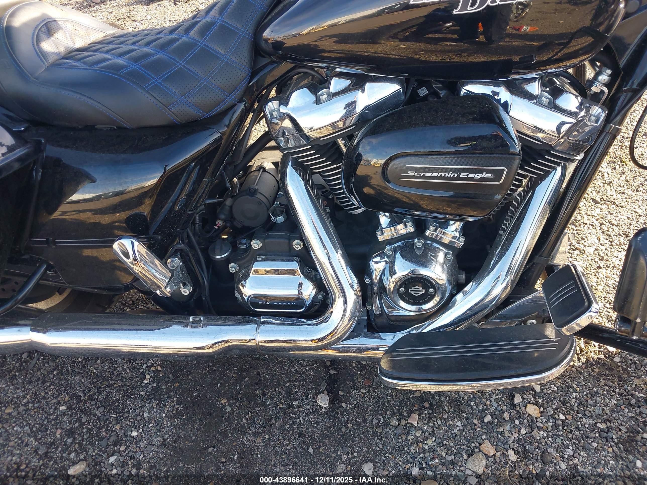 HARLEY-DAVIDSON FLHX image 8