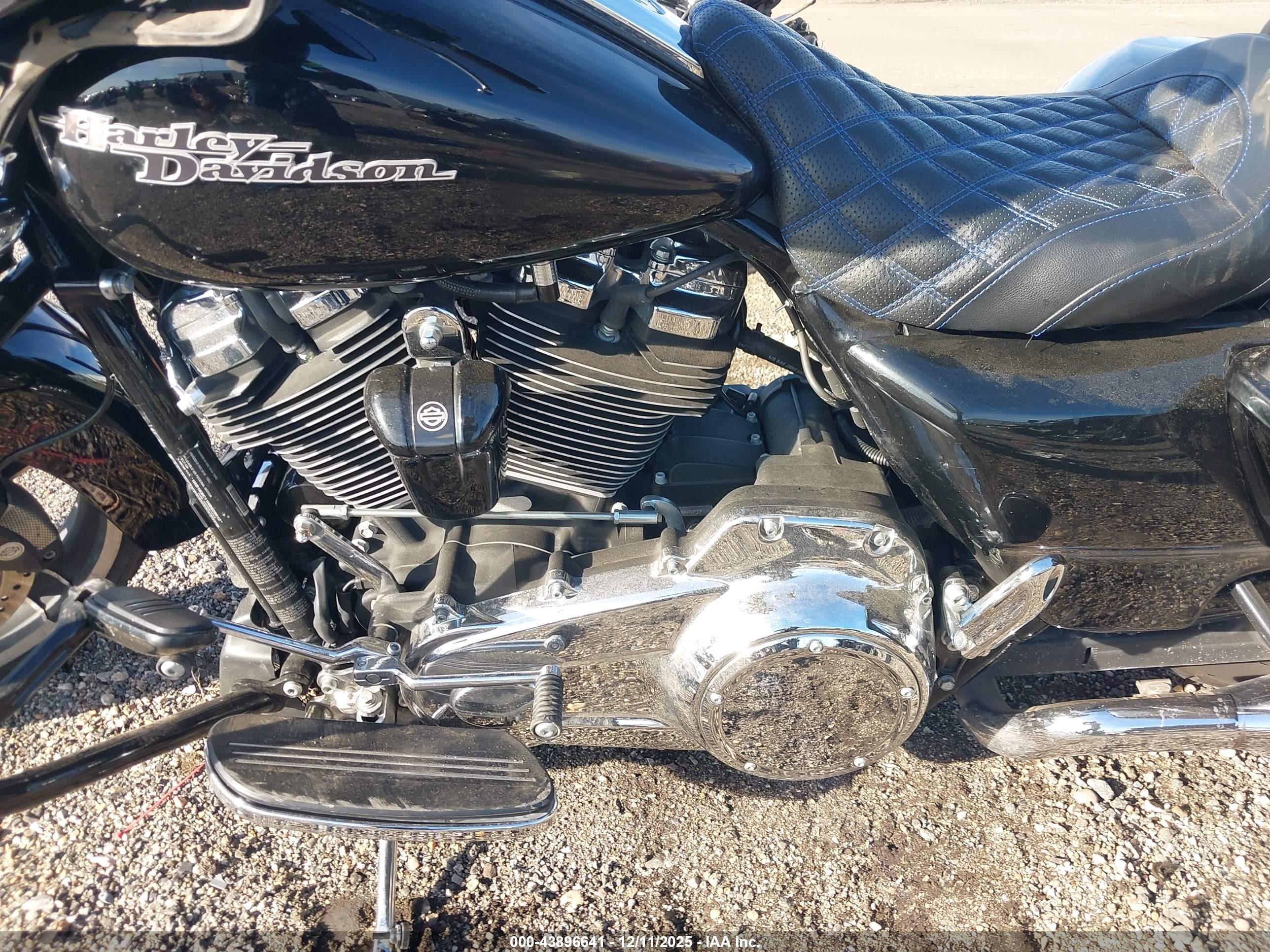 HARLEY-DAVIDSON FLHX image 9