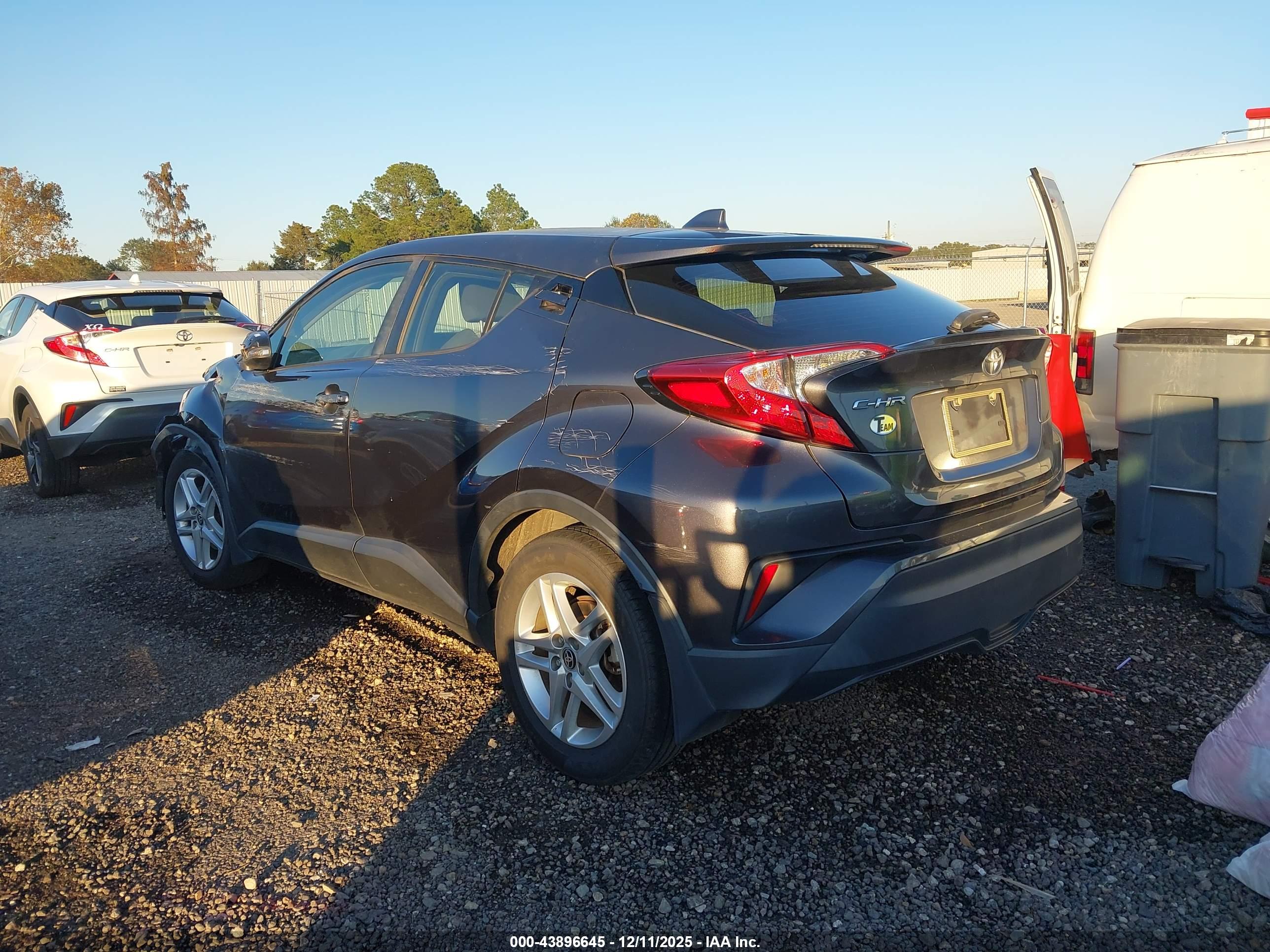 TOYOTA C-HR image 3