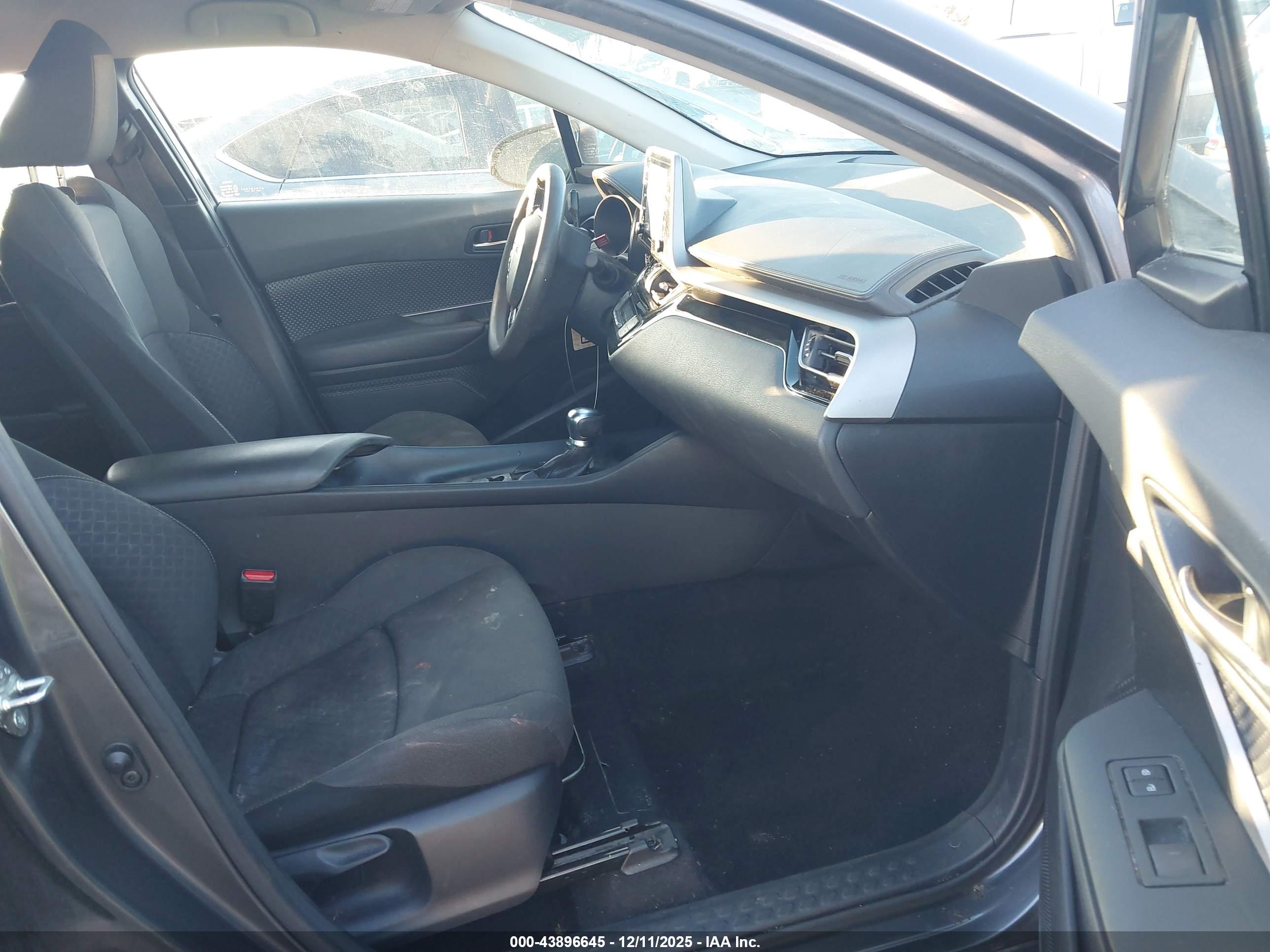 TOYOTA C-HR image 5