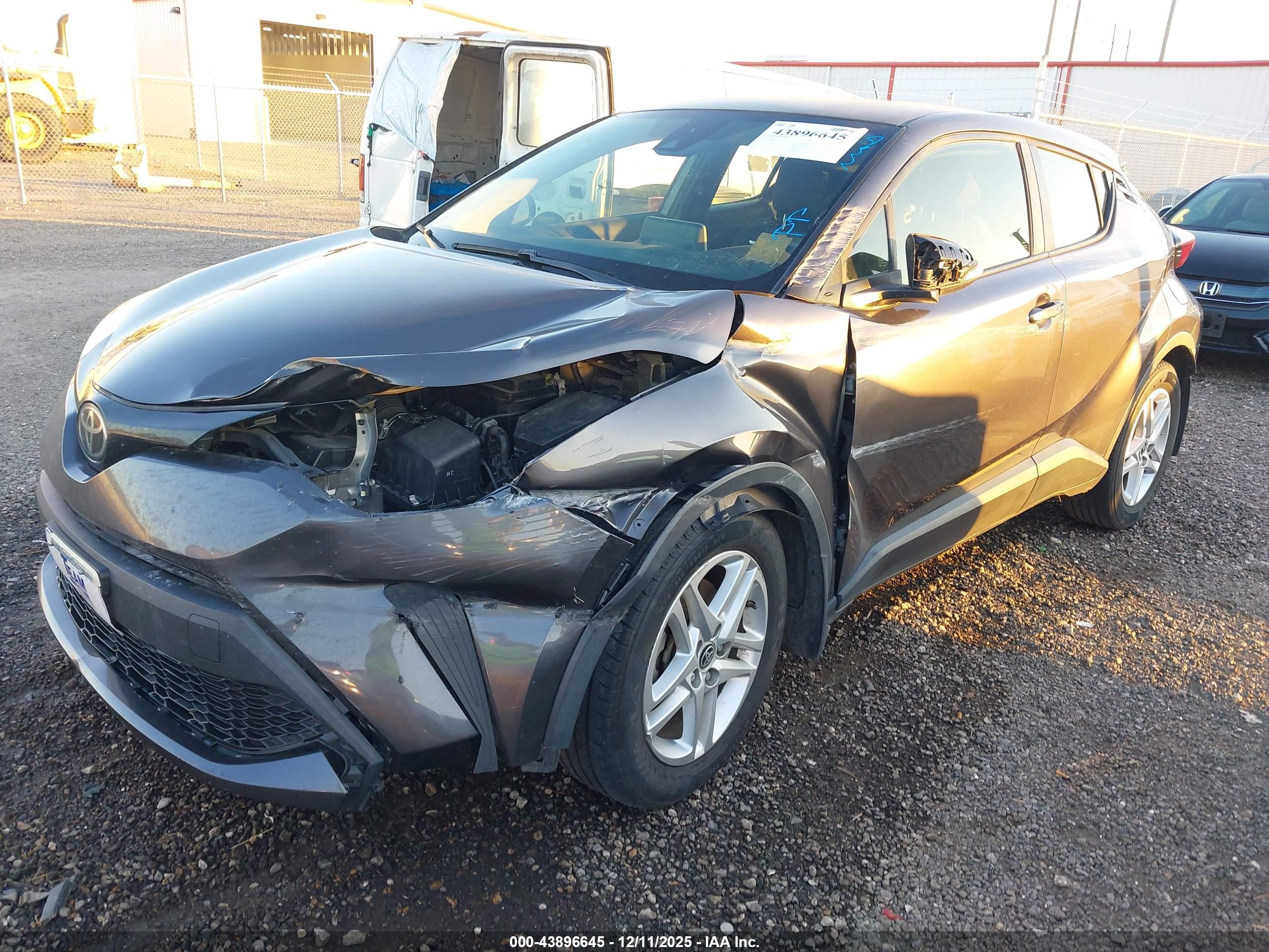 TOYOTA C-HR image 6