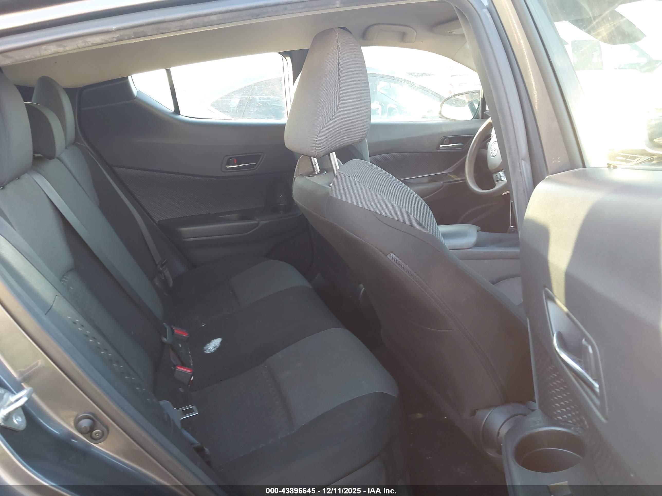 TOYOTA C-HR image 8