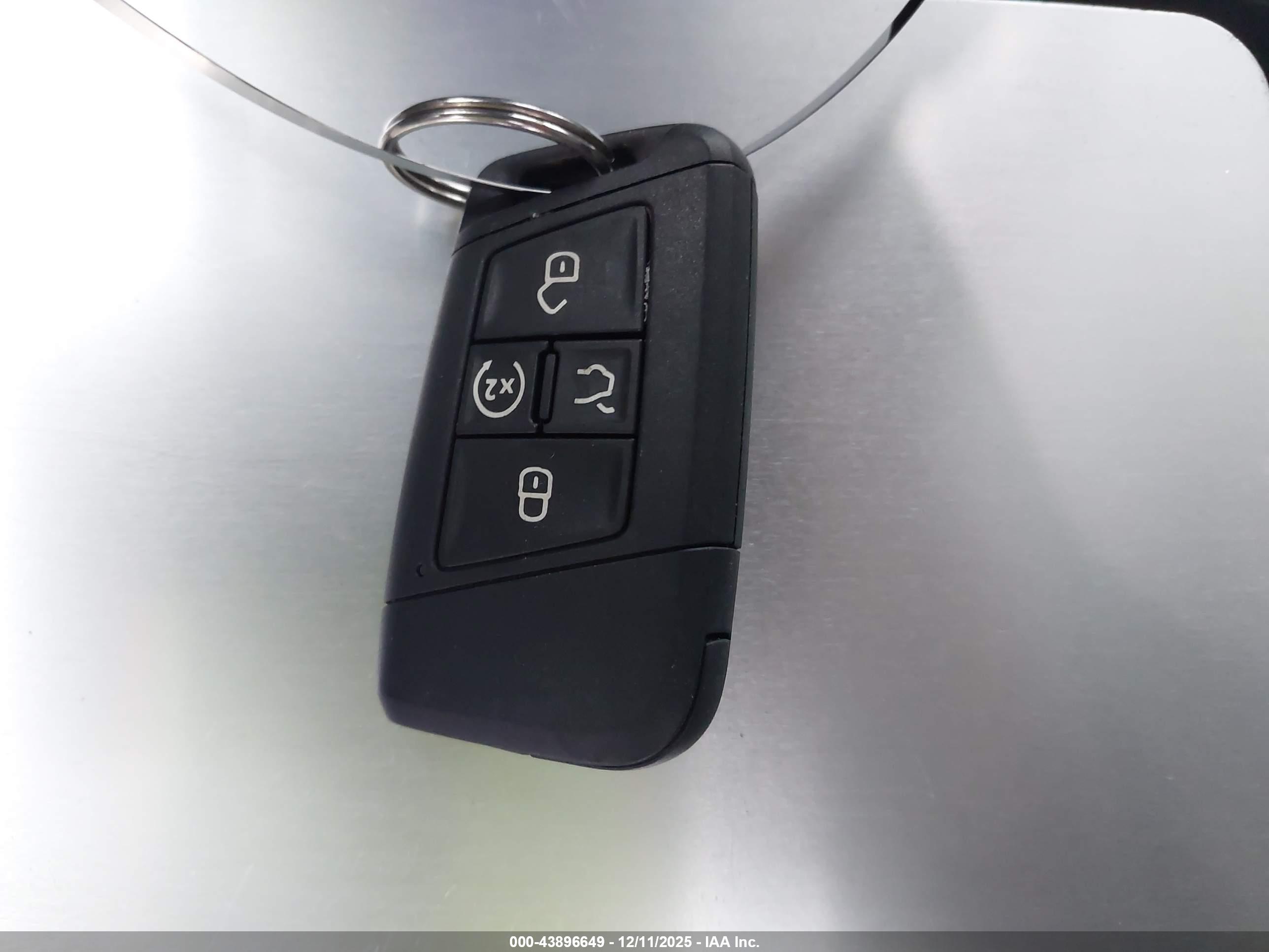 VOLKSWAGEN TIGUAN image 11