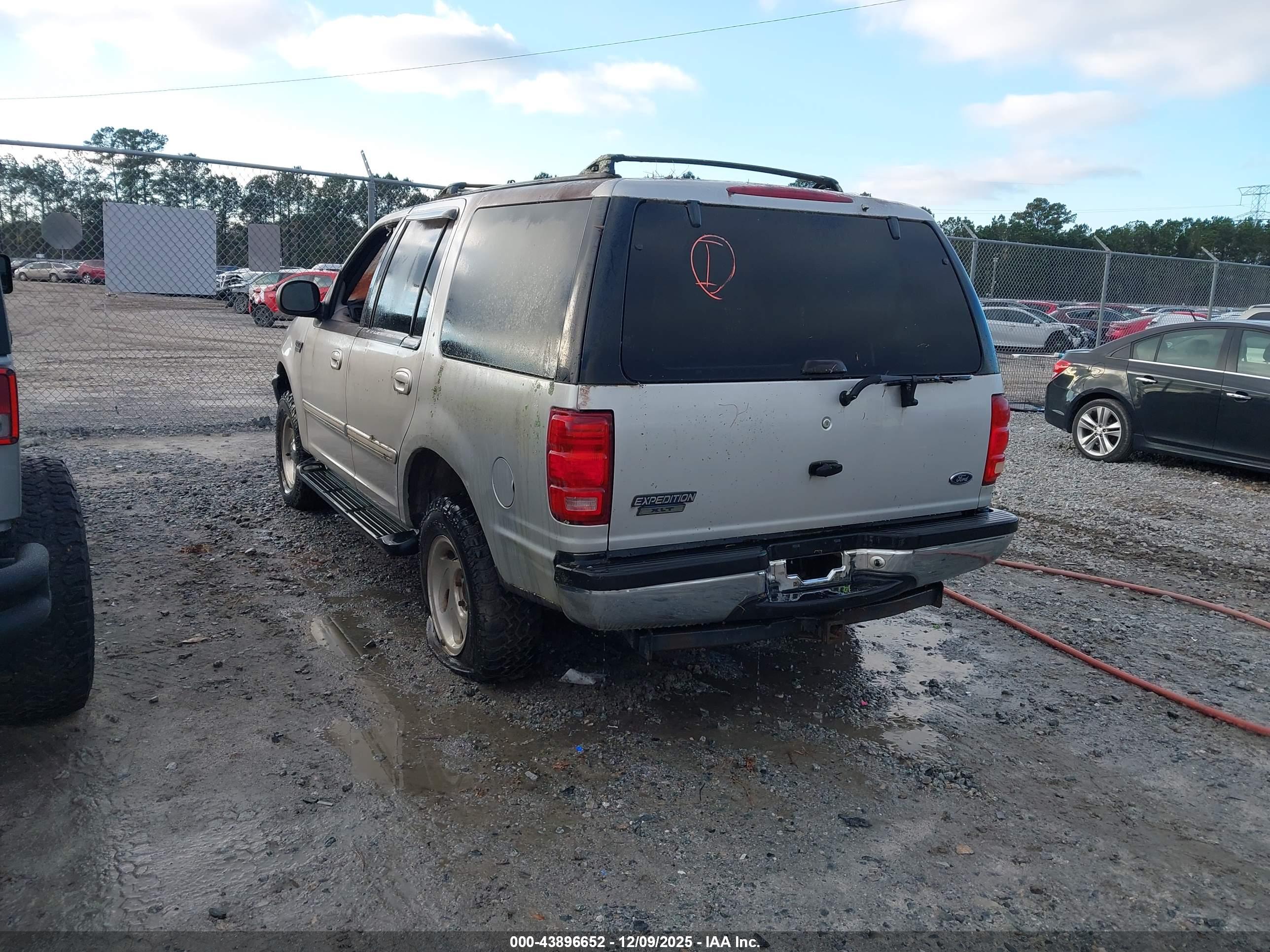 FORD EXPEDITION image 3