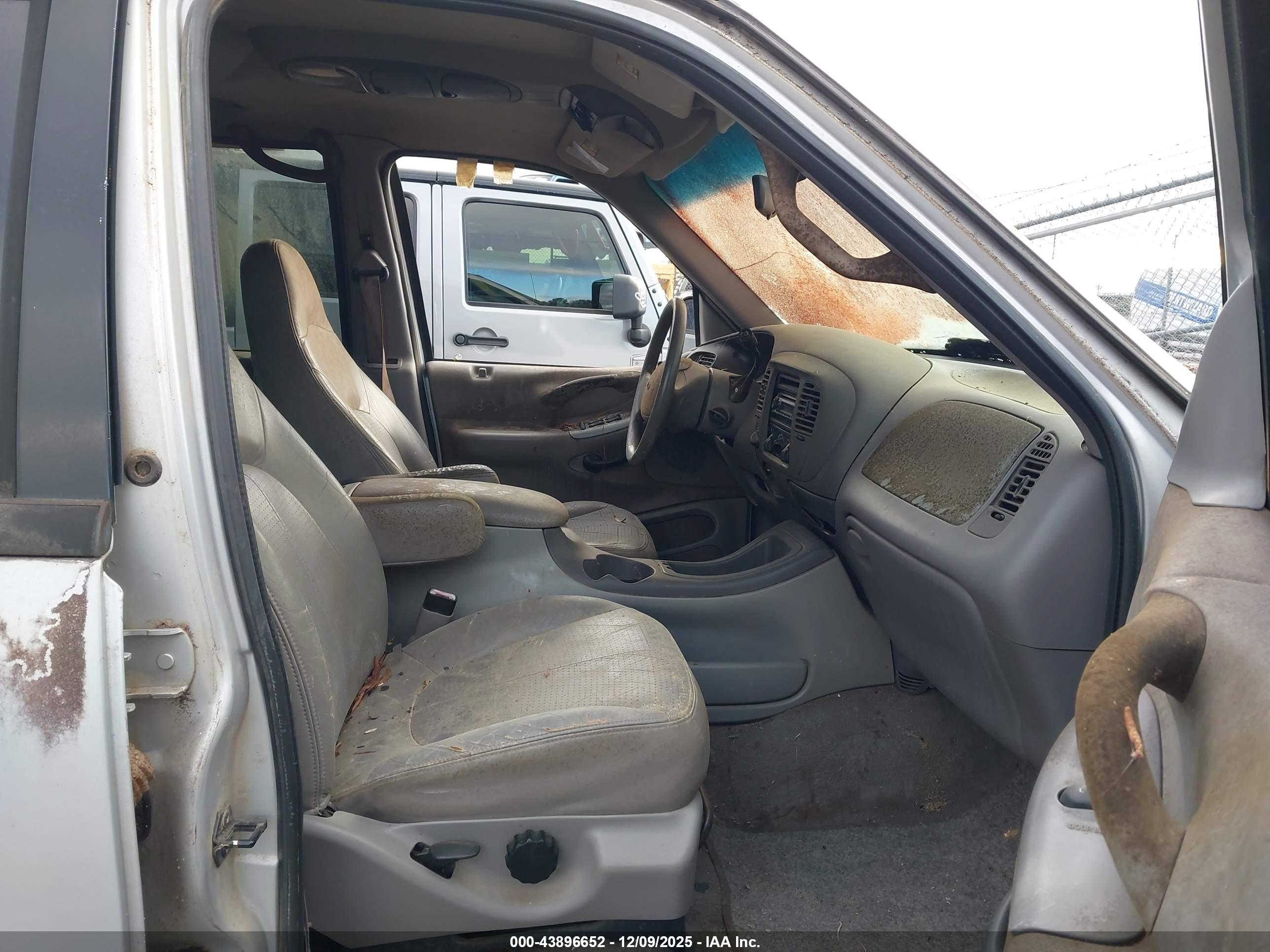 FORD EXPEDITION image 5