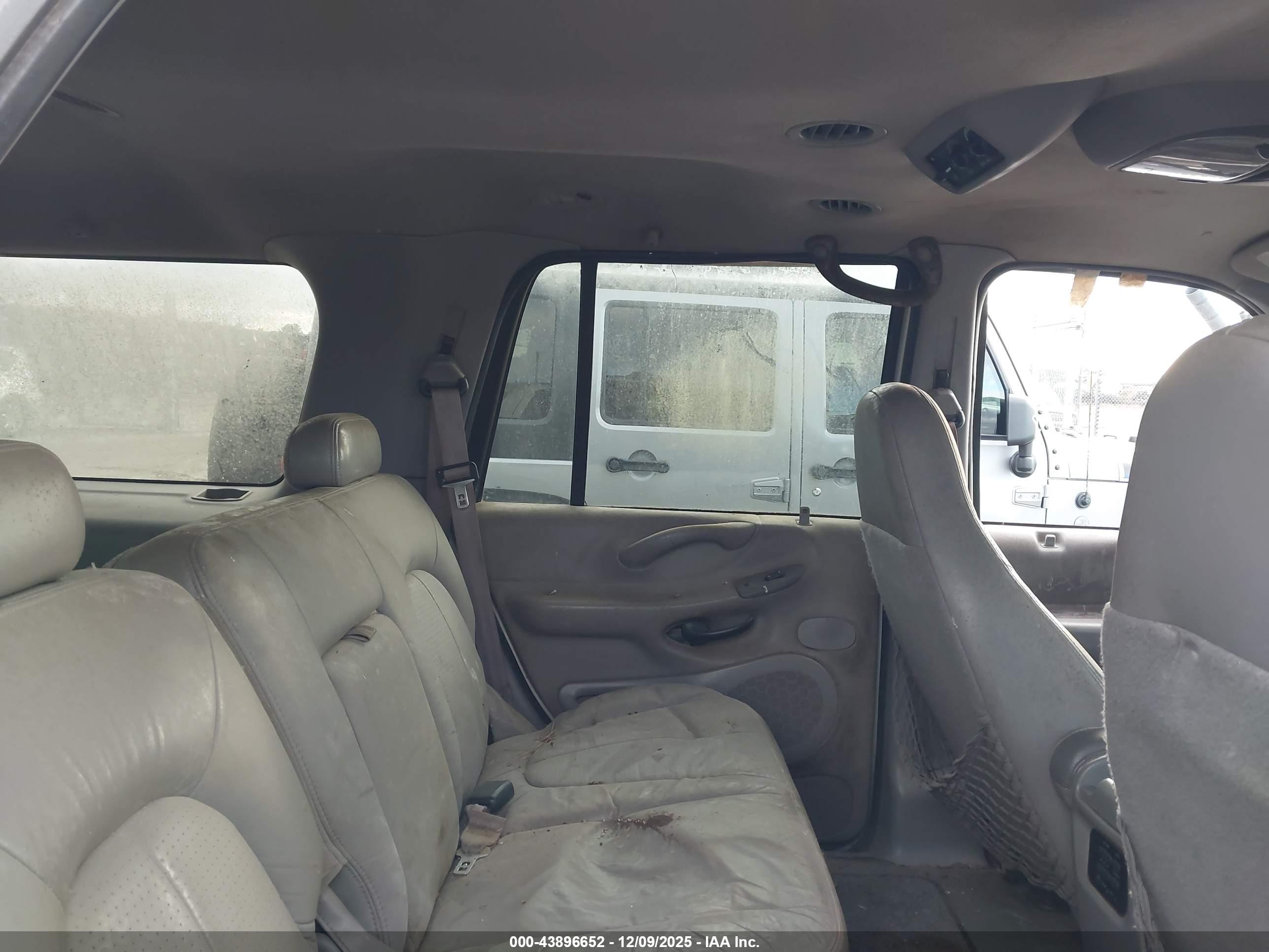 FORD EXPEDITION image 8