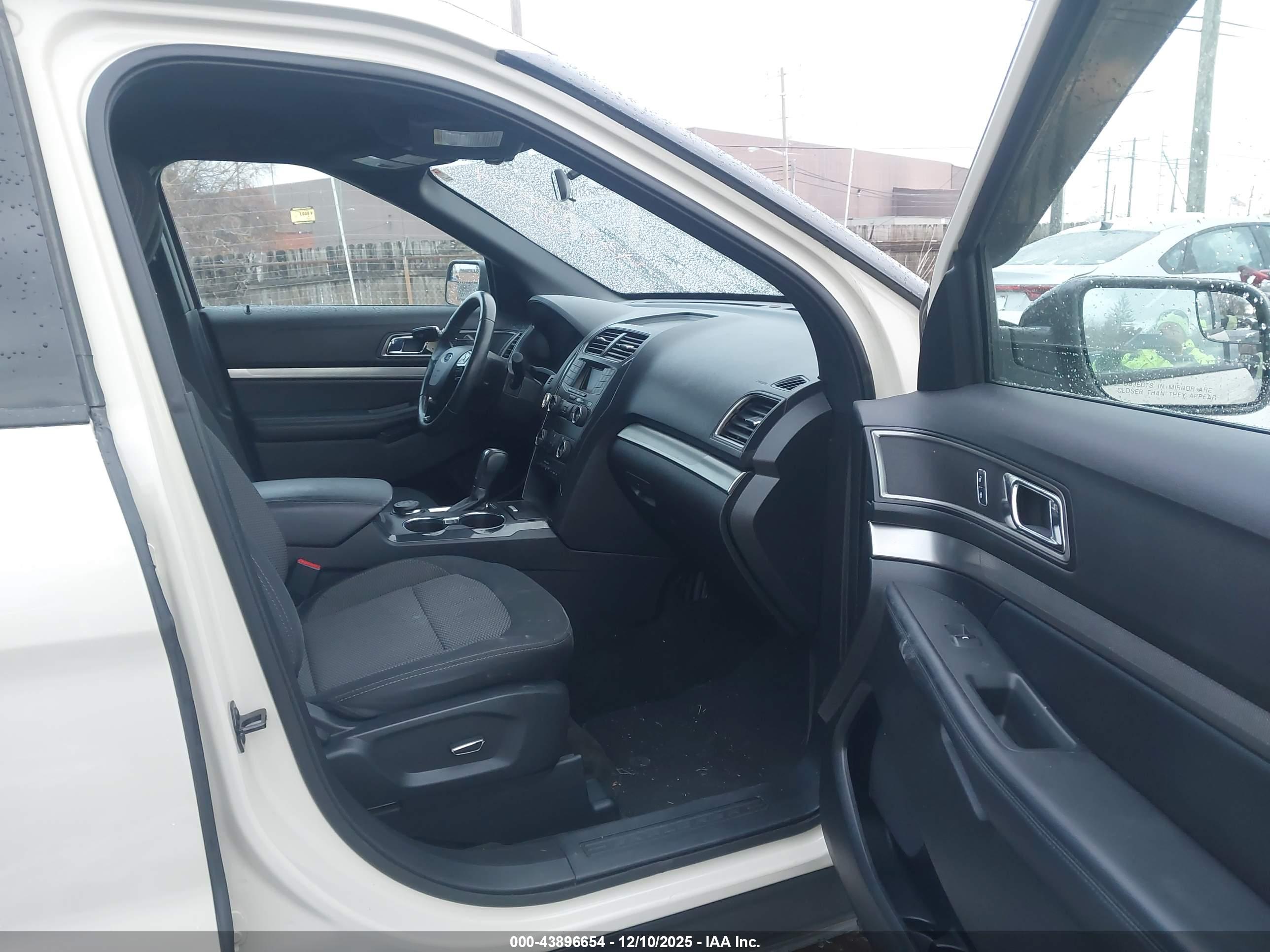 FORD EXPLORER image 5