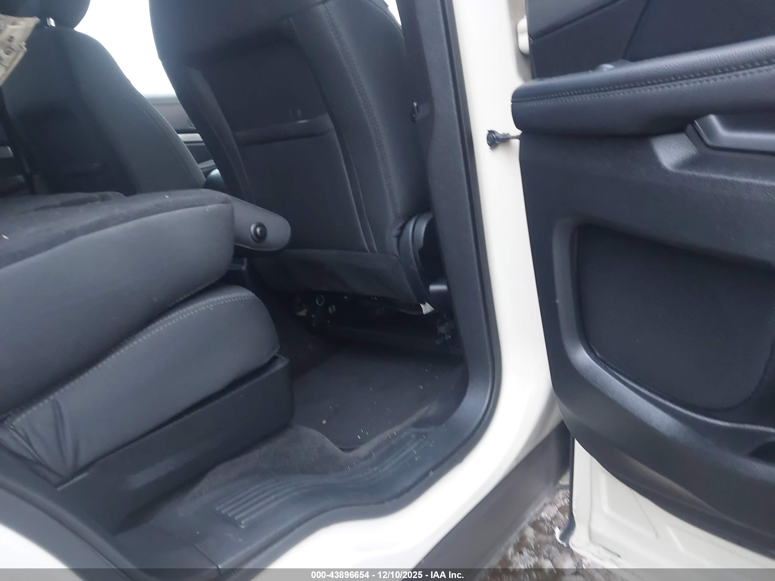 FORD EXPLORER image 8