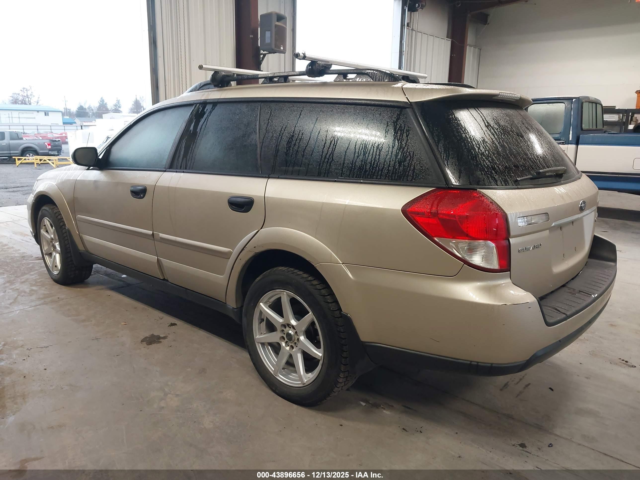 SUBARU OUTBACK image 3