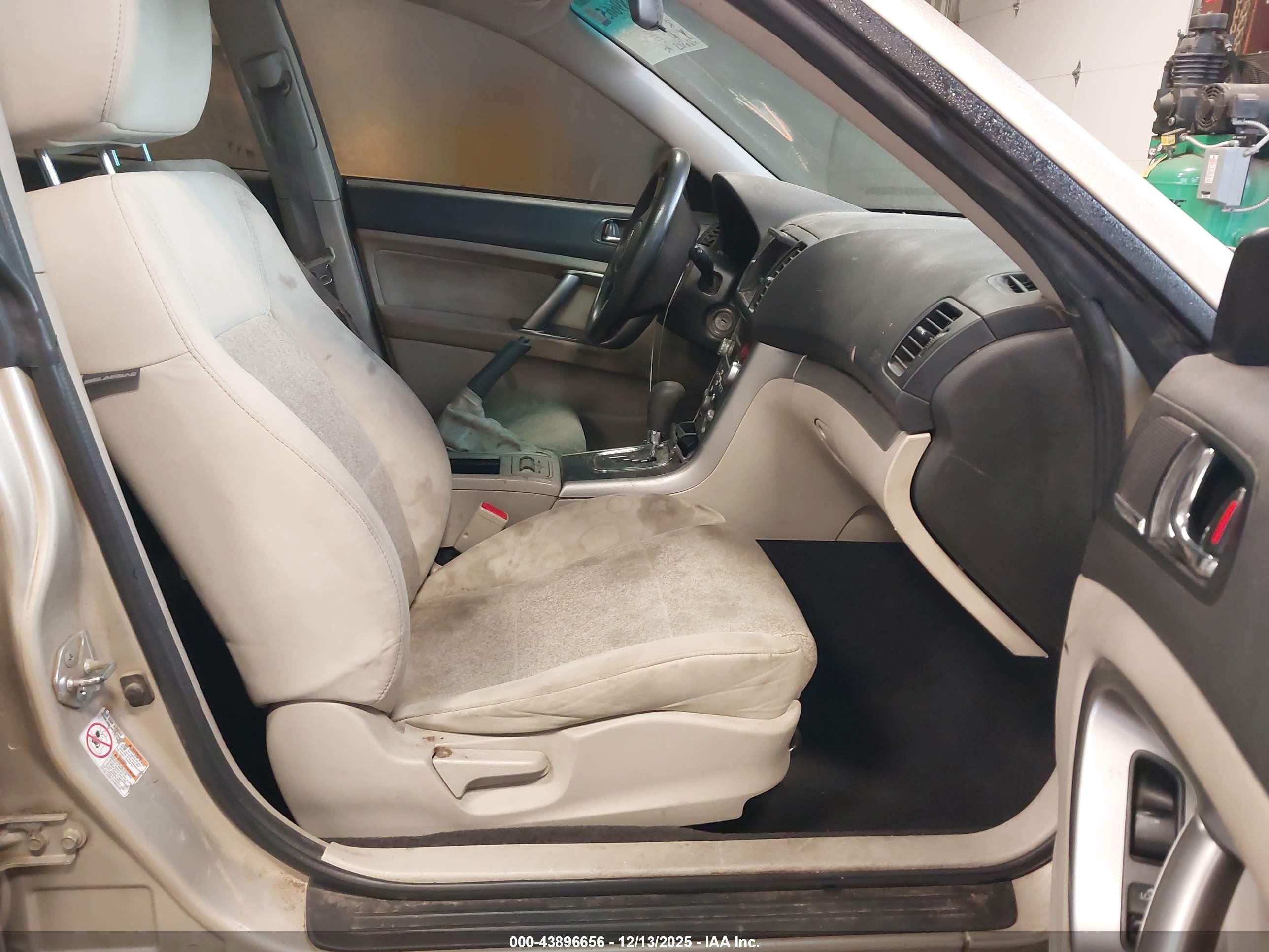 SUBARU OUTBACK image 5
