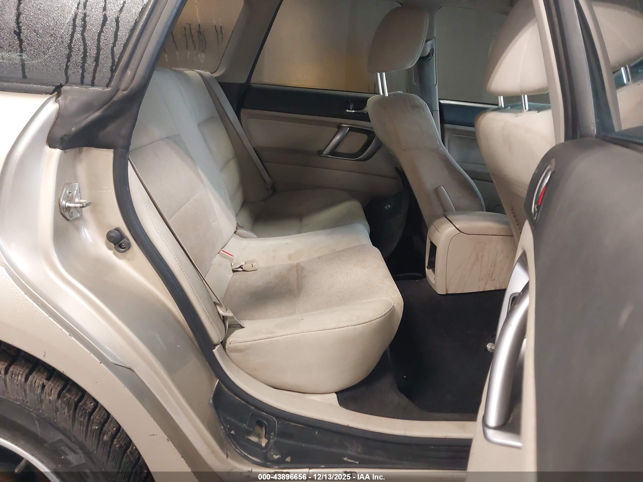 SUBARU OUTBACK image 8