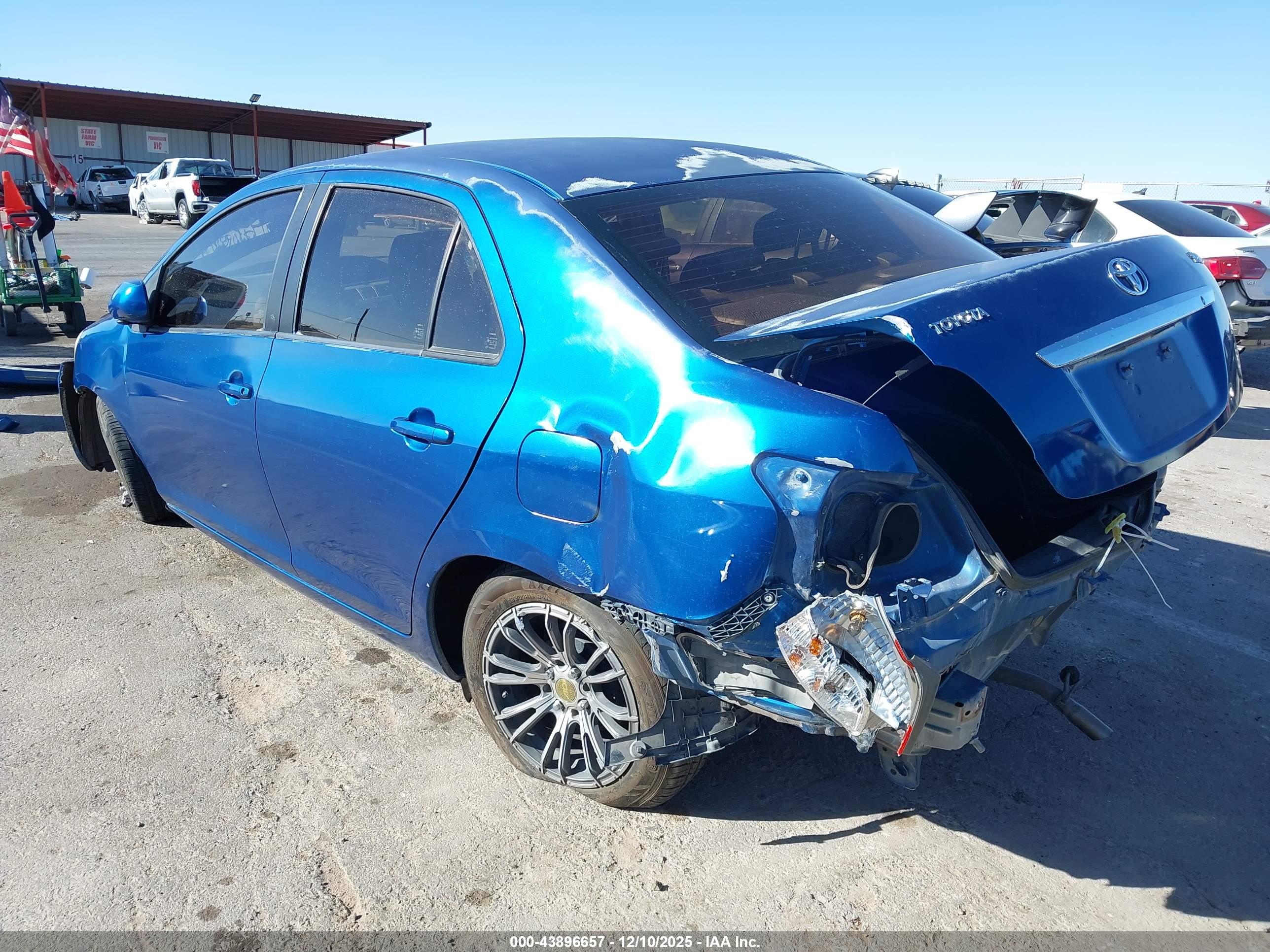 TOYOTA YARIS image 3