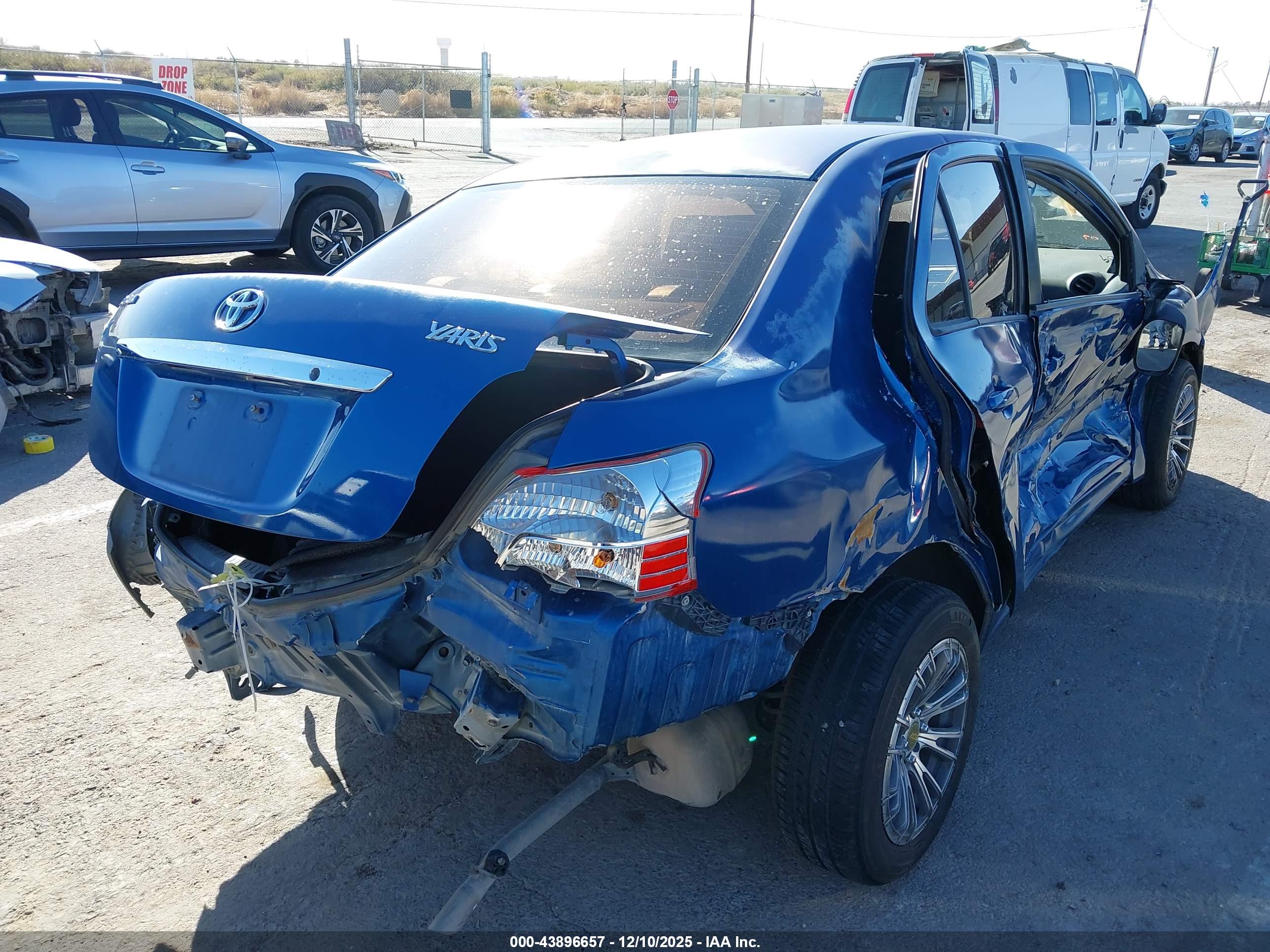 TOYOTA YARIS image 4
