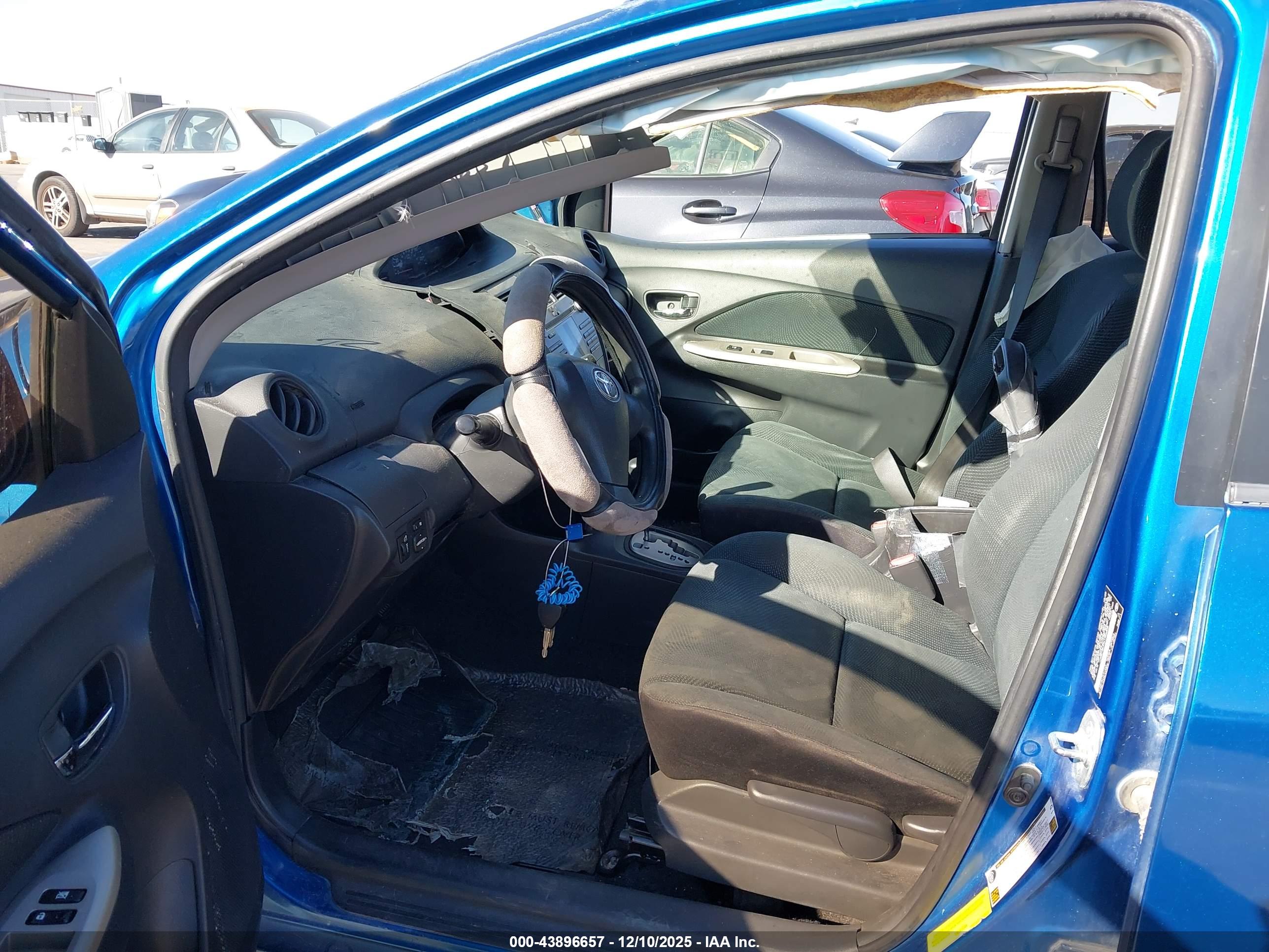 TOYOTA YARIS image 5