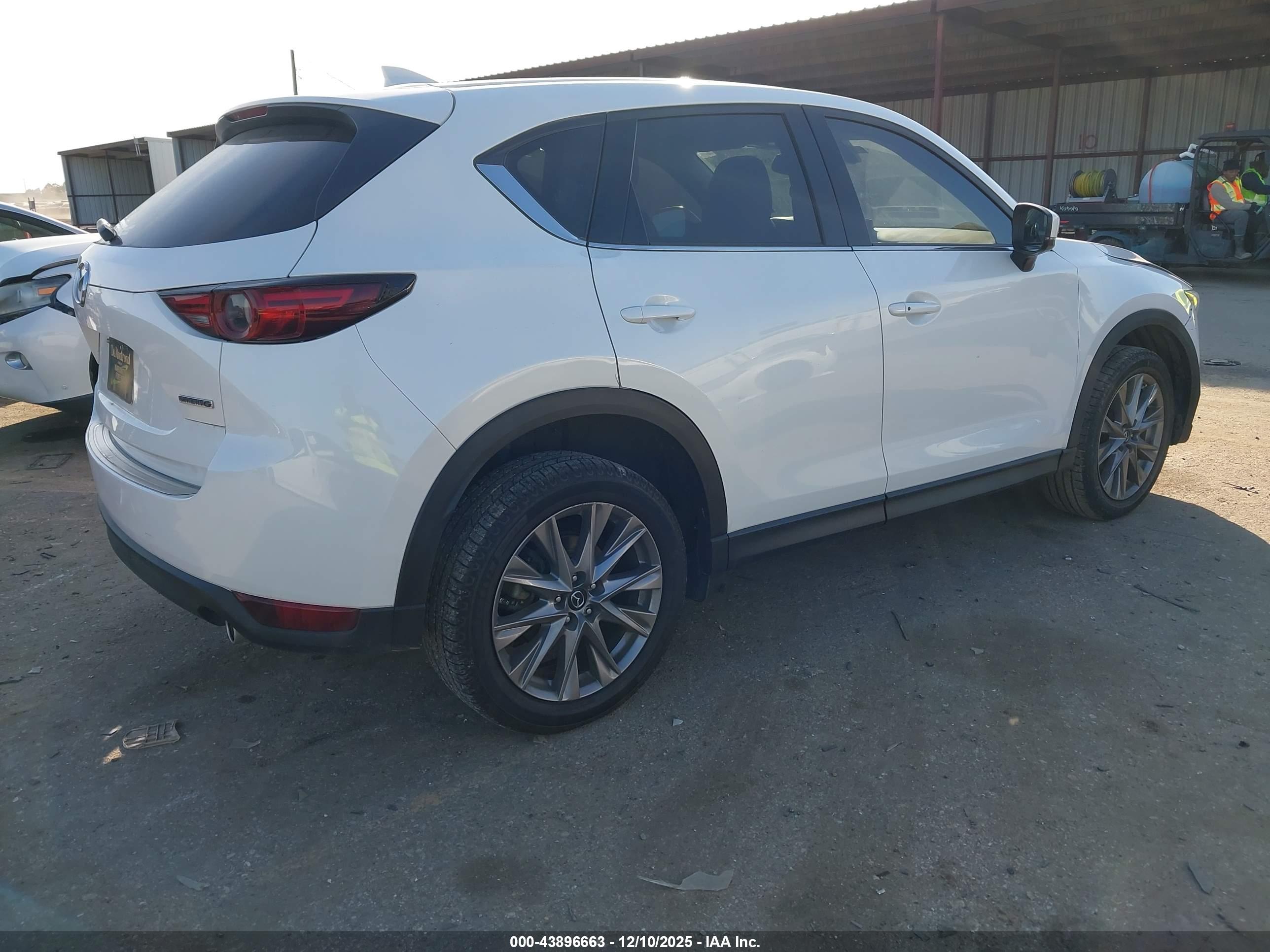 MAZDA CX-5 image 4