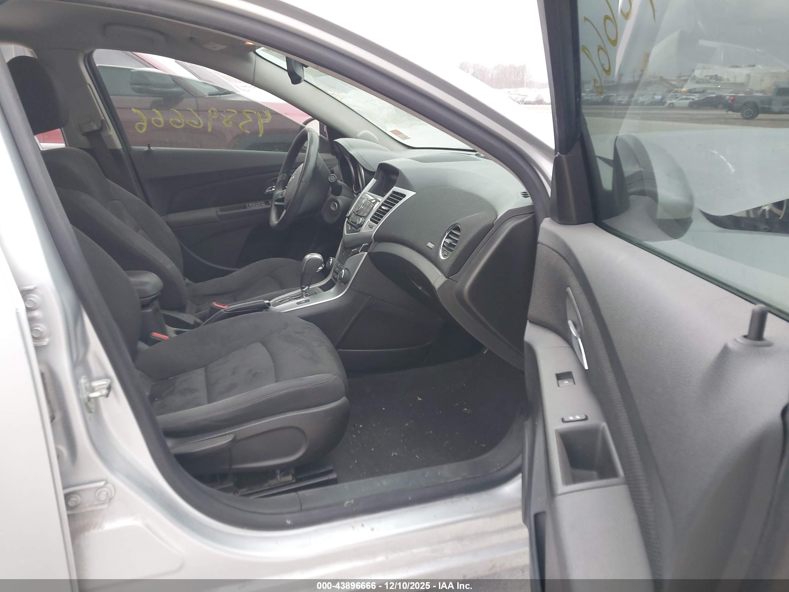 CHEVROLET CRUZE image 5