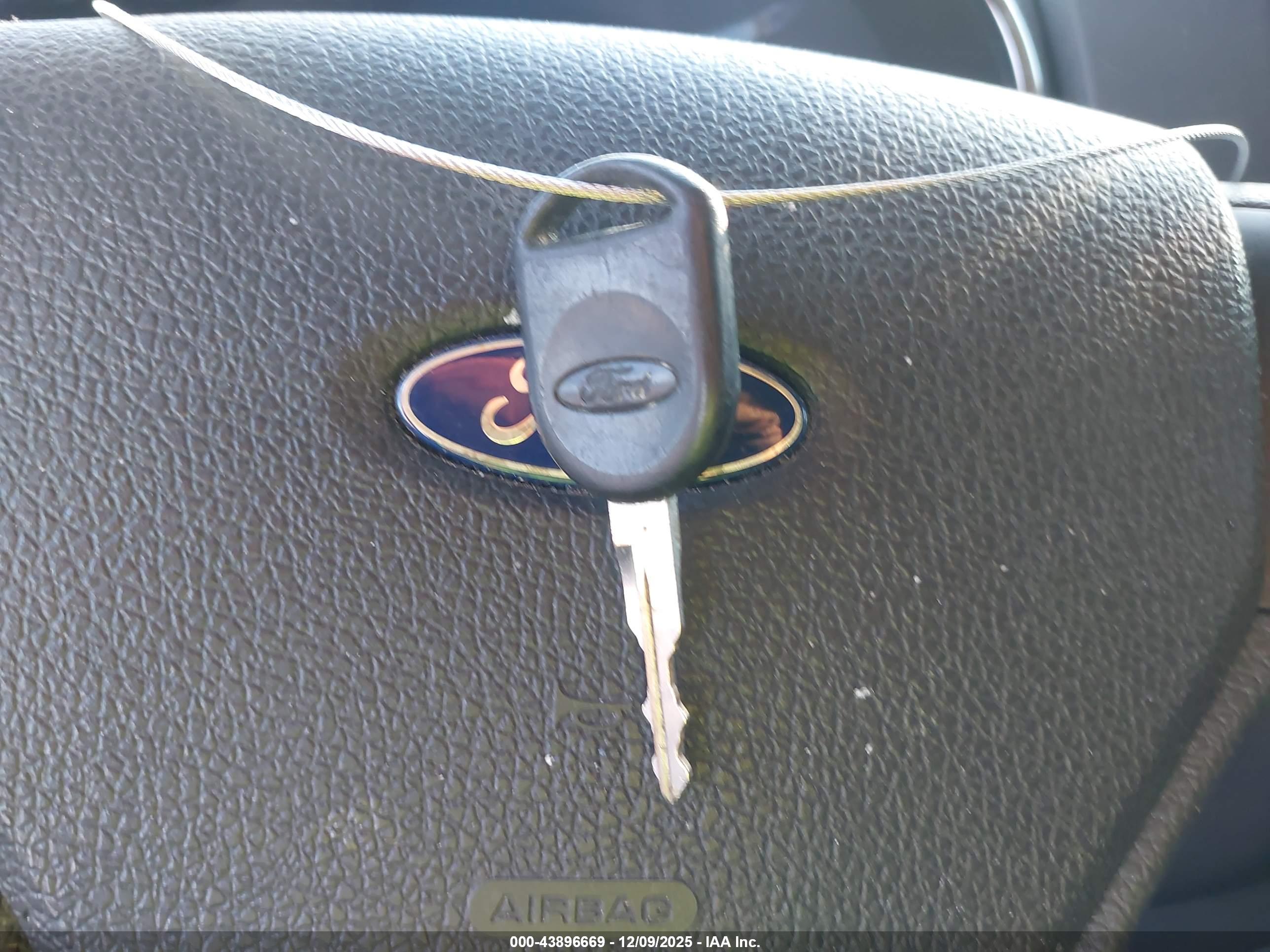 FORD EXPLORER image 11