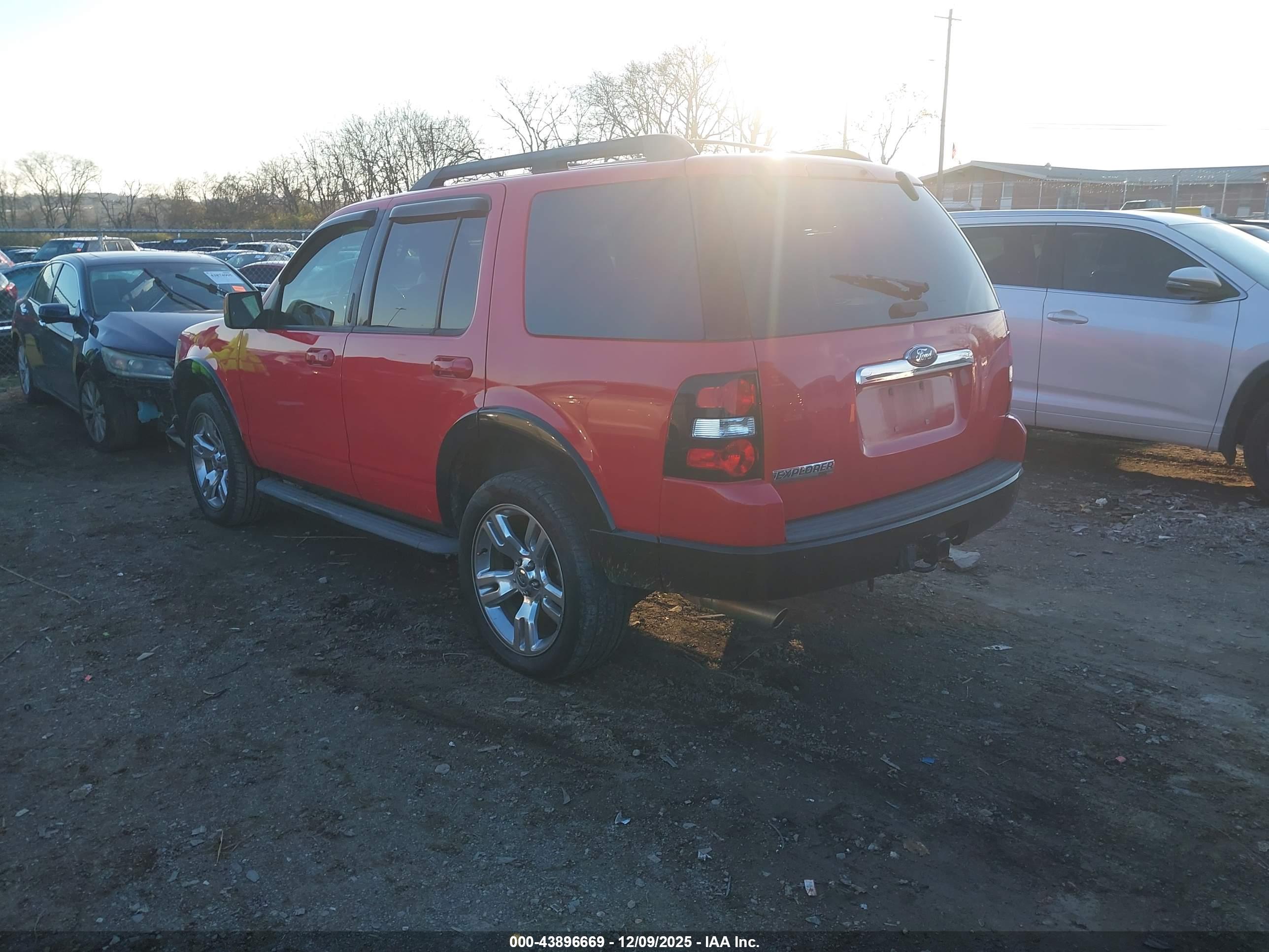 FORD EXPLORER image 3