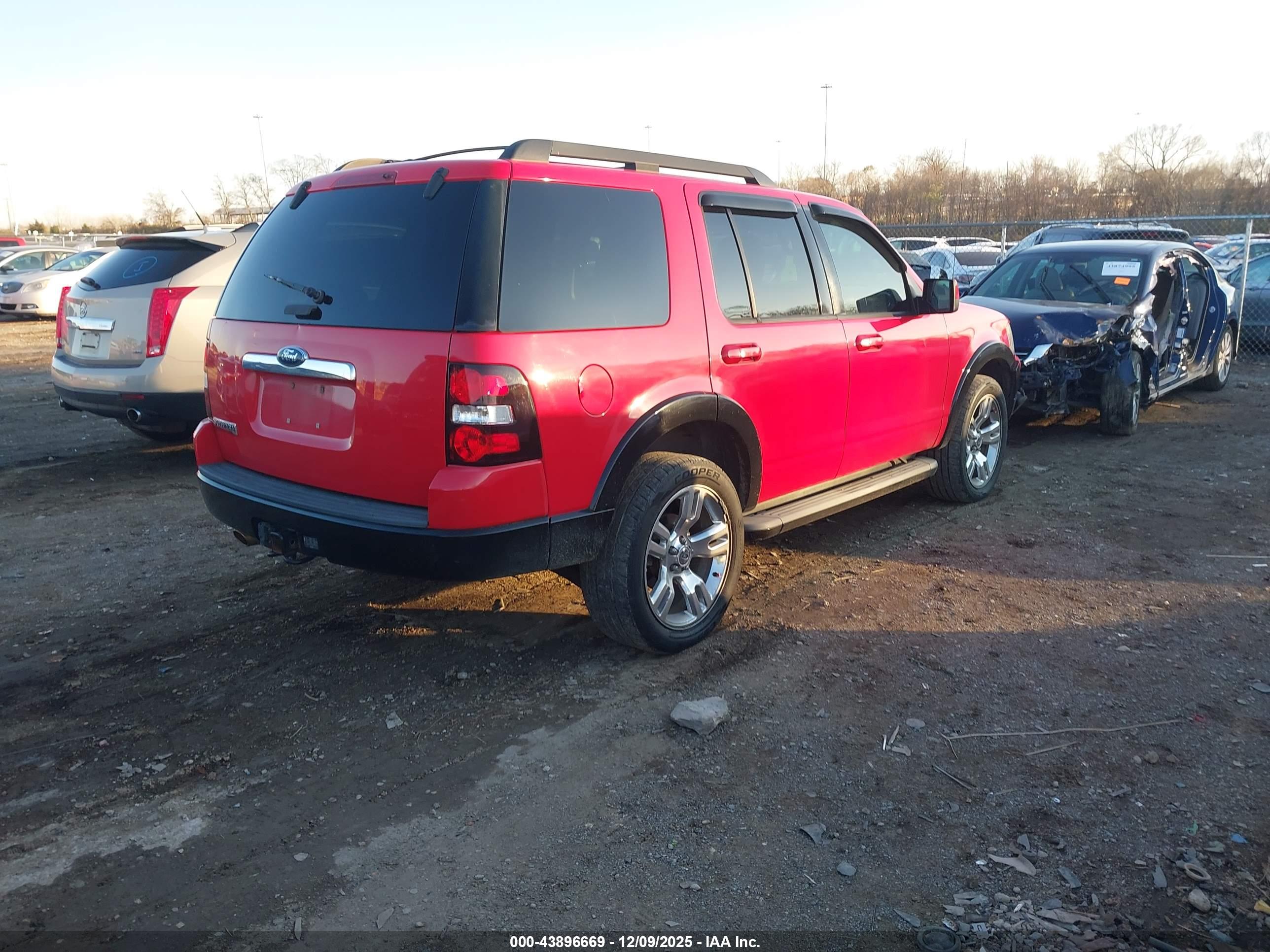 FORD EXPLORER image 4