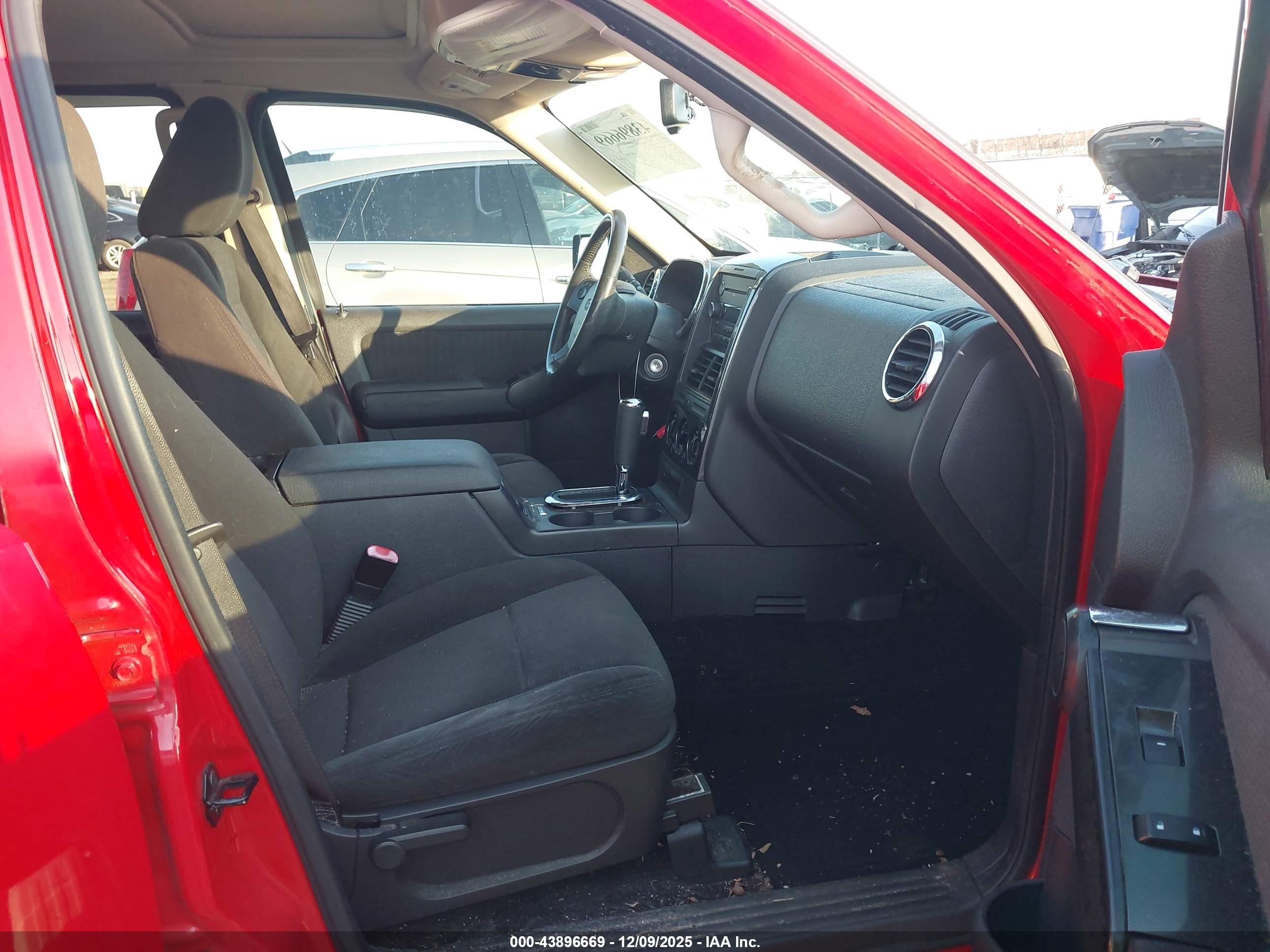 FORD EXPLORER image 5