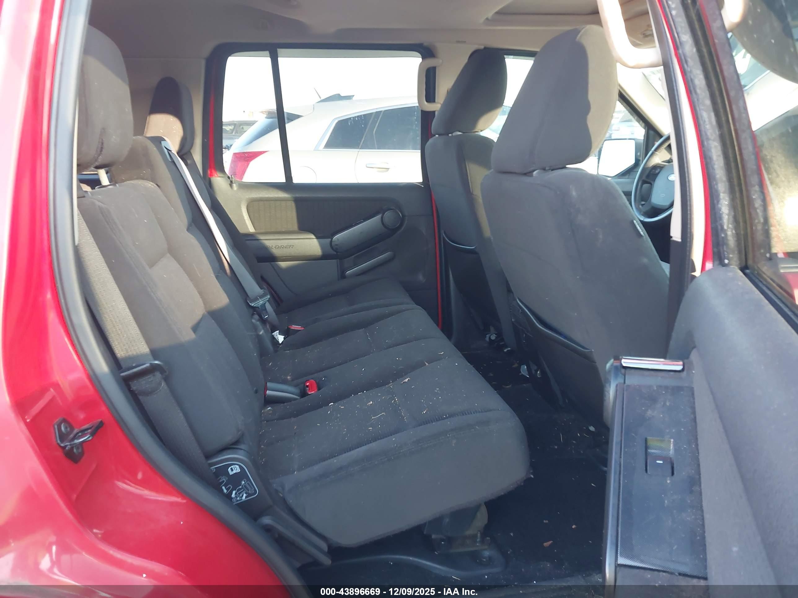 FORD EXPLORER image 8