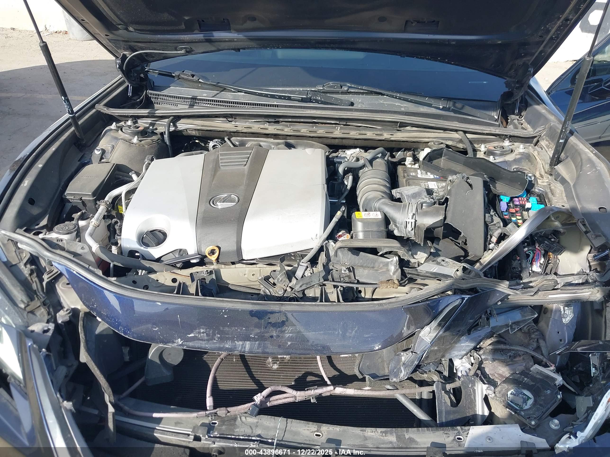 LEXUS ES image 10