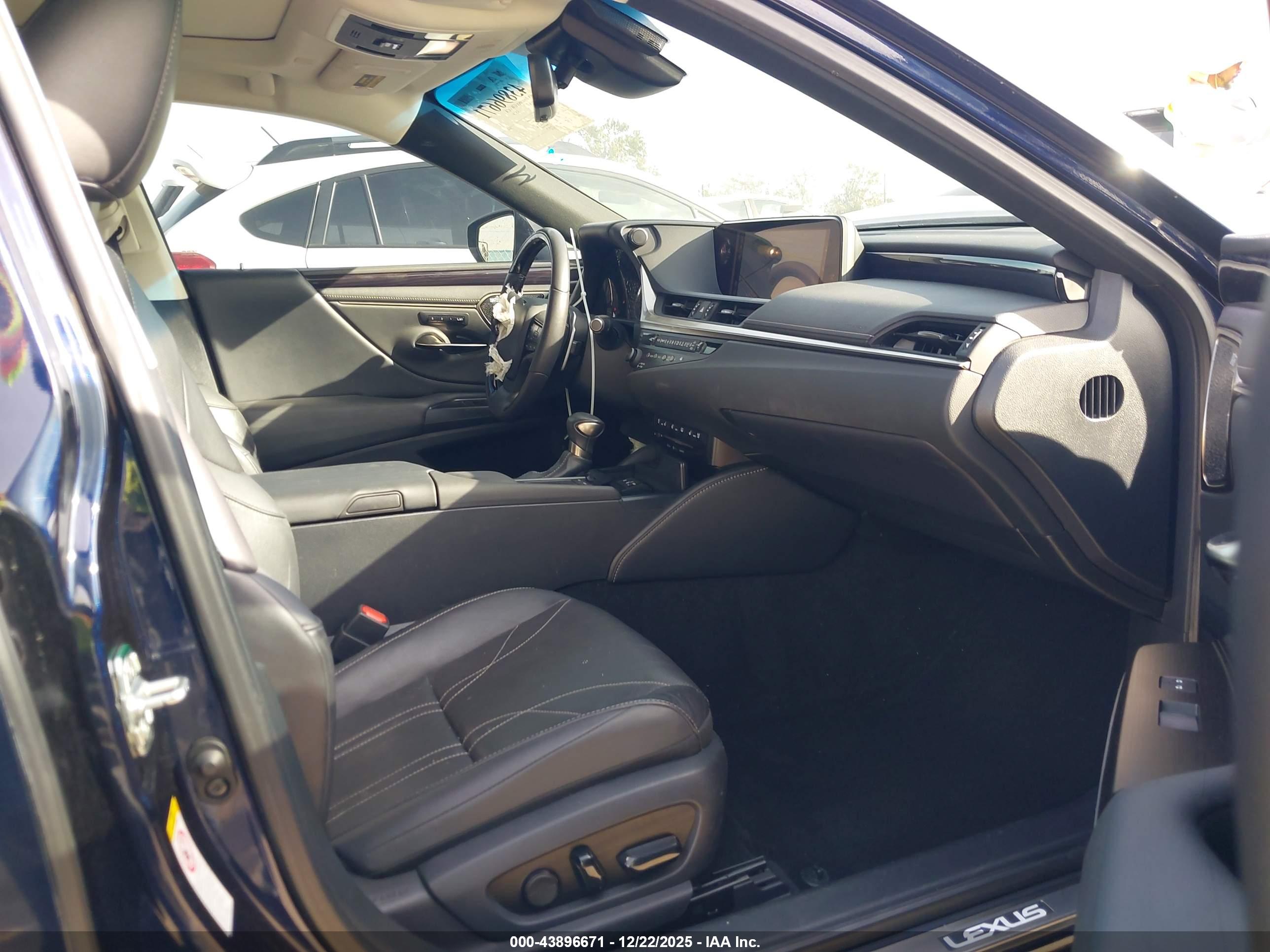 LEXUS ES image 5