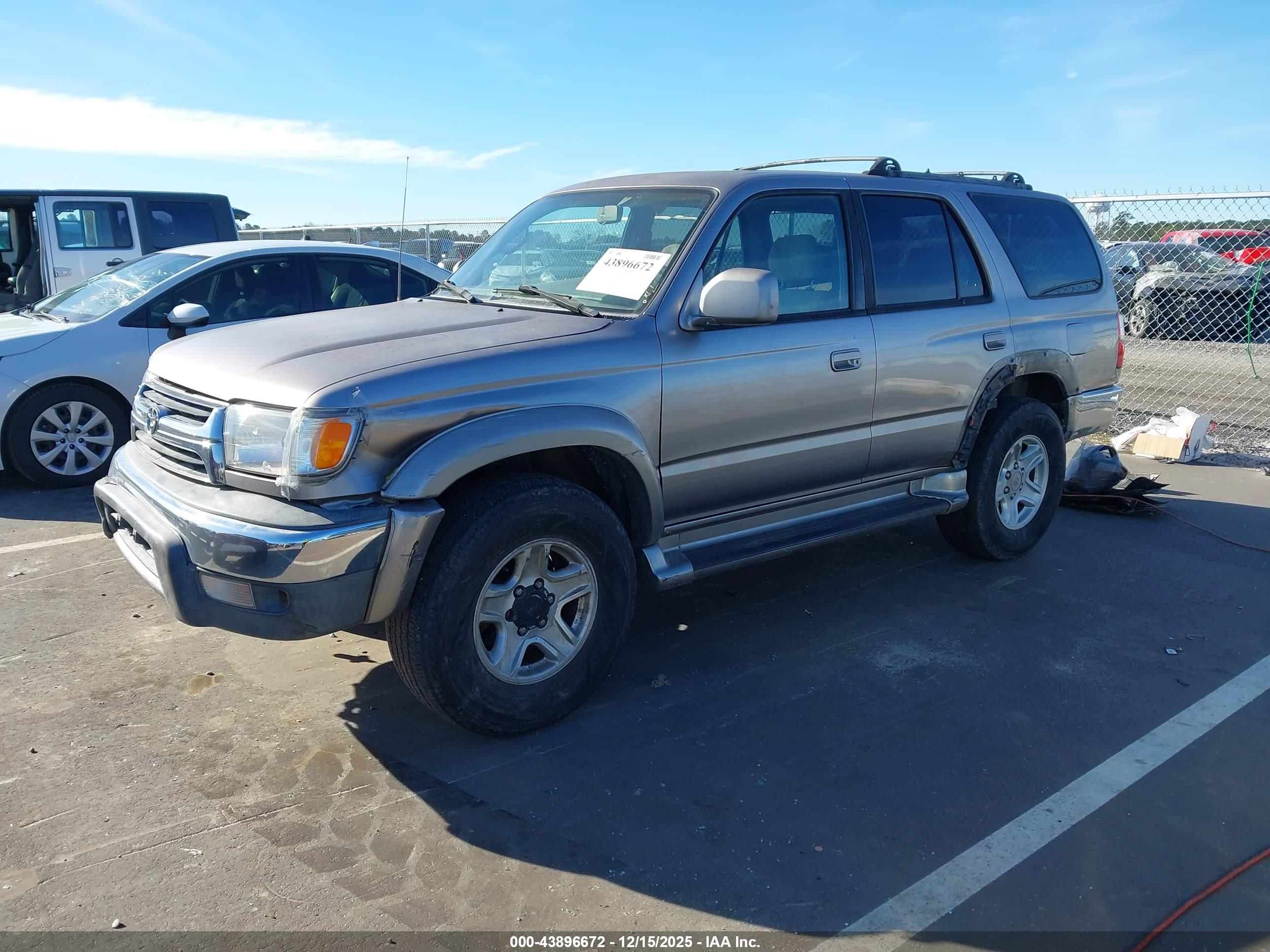 TOYOTA 4RUNNER image 2