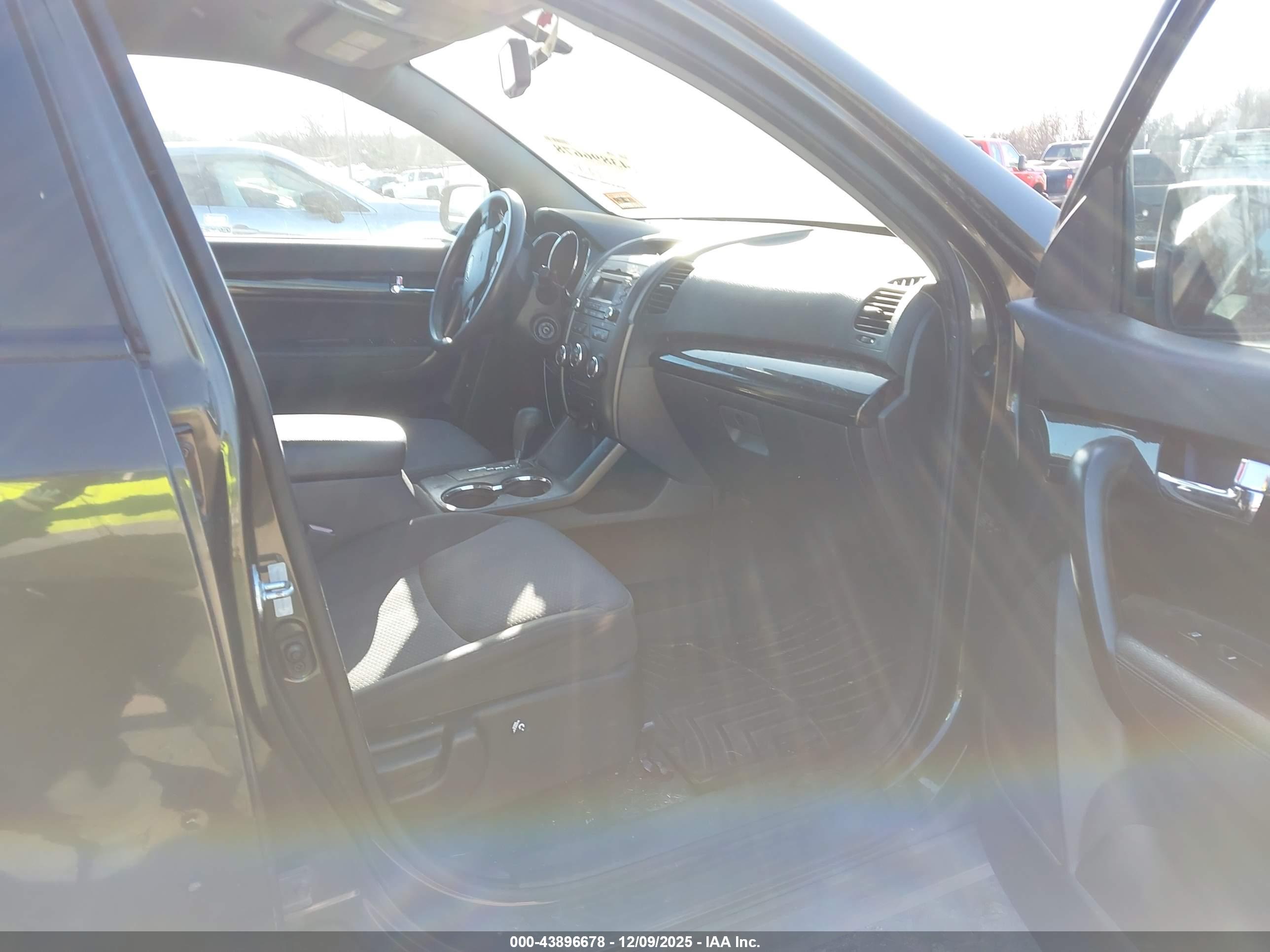 KIA SORENTO image 5